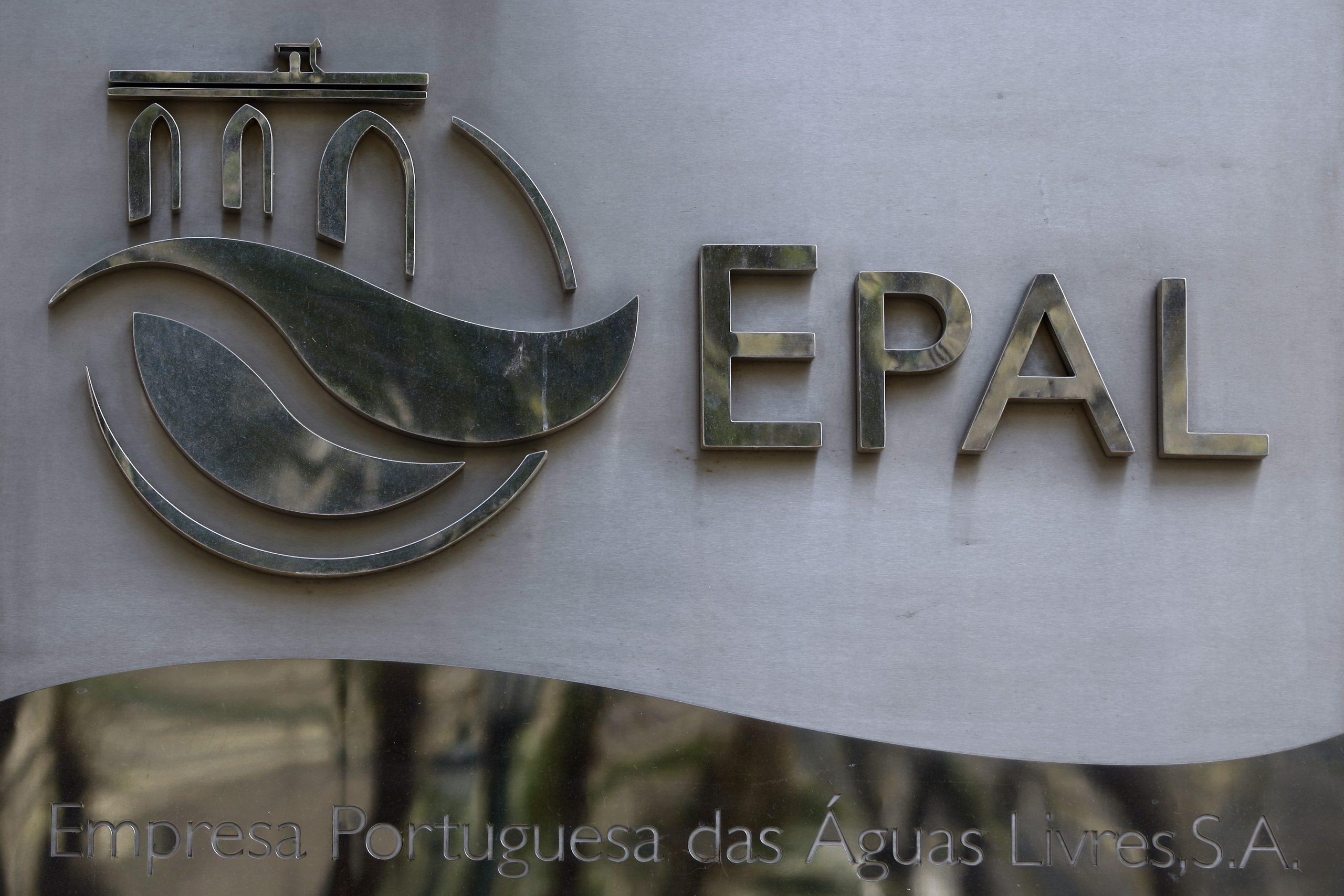 Covid-19: EPAL suspende cortes de água durante estado de alerta