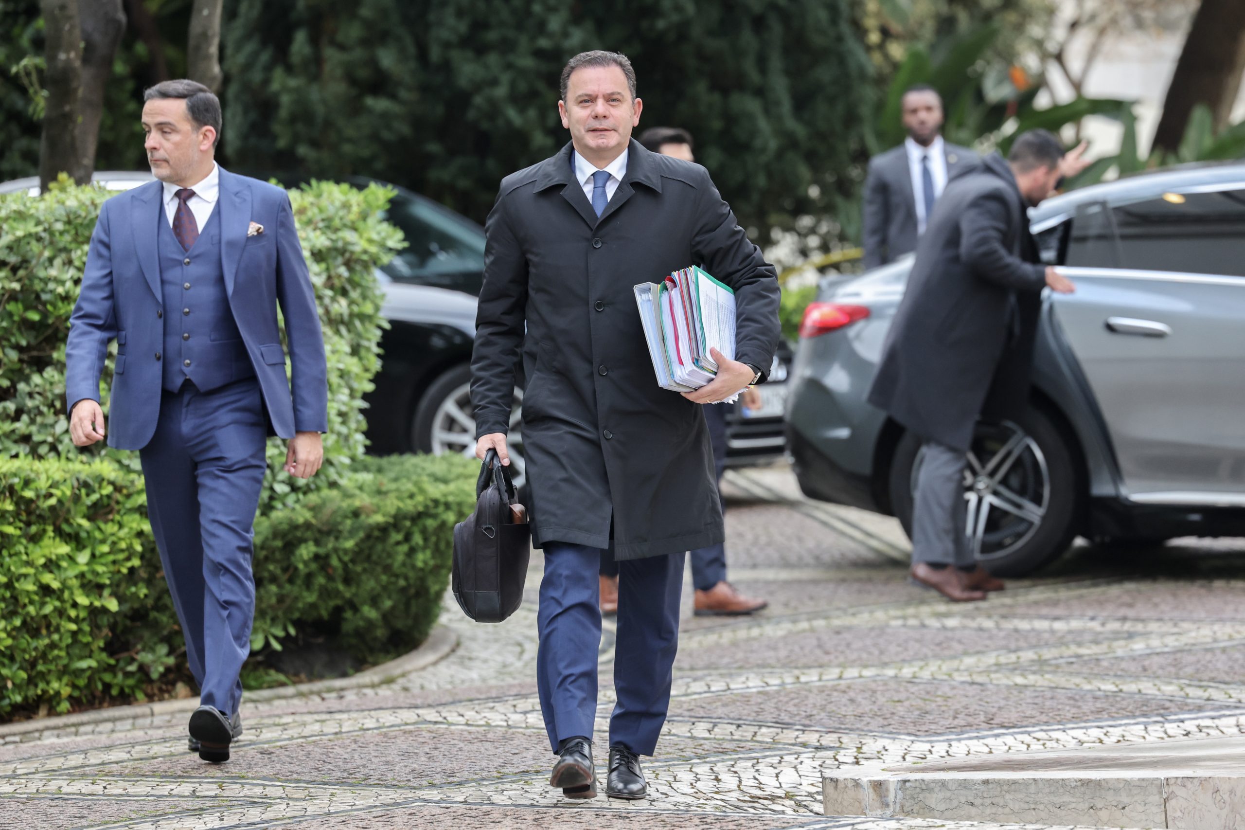 Montenegro garante a Zelensky apoio económico e militar “enquanto for necessário”