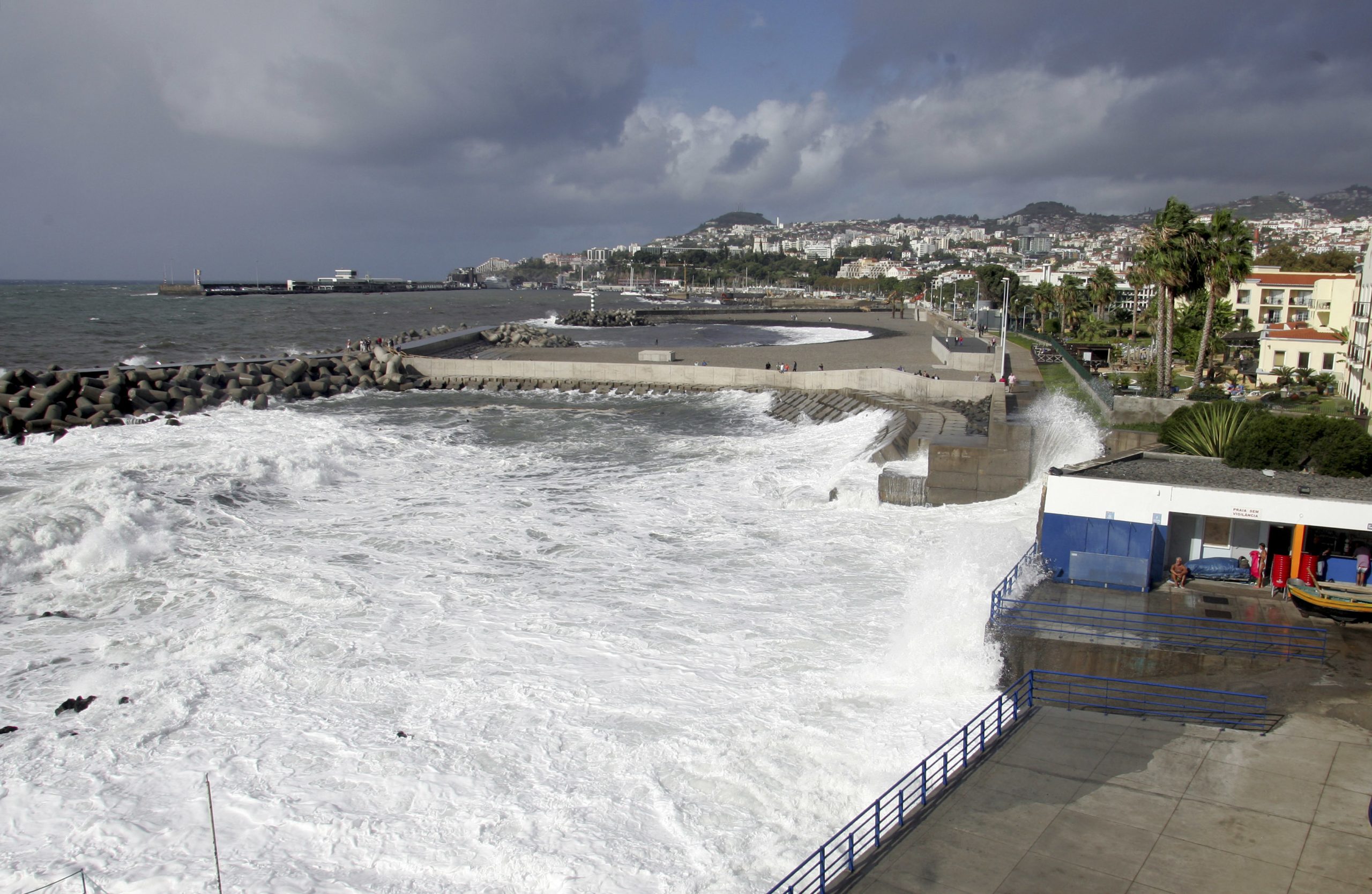 Capitania do Funchal prolonga aviso de agitação marítima até quarta-feira