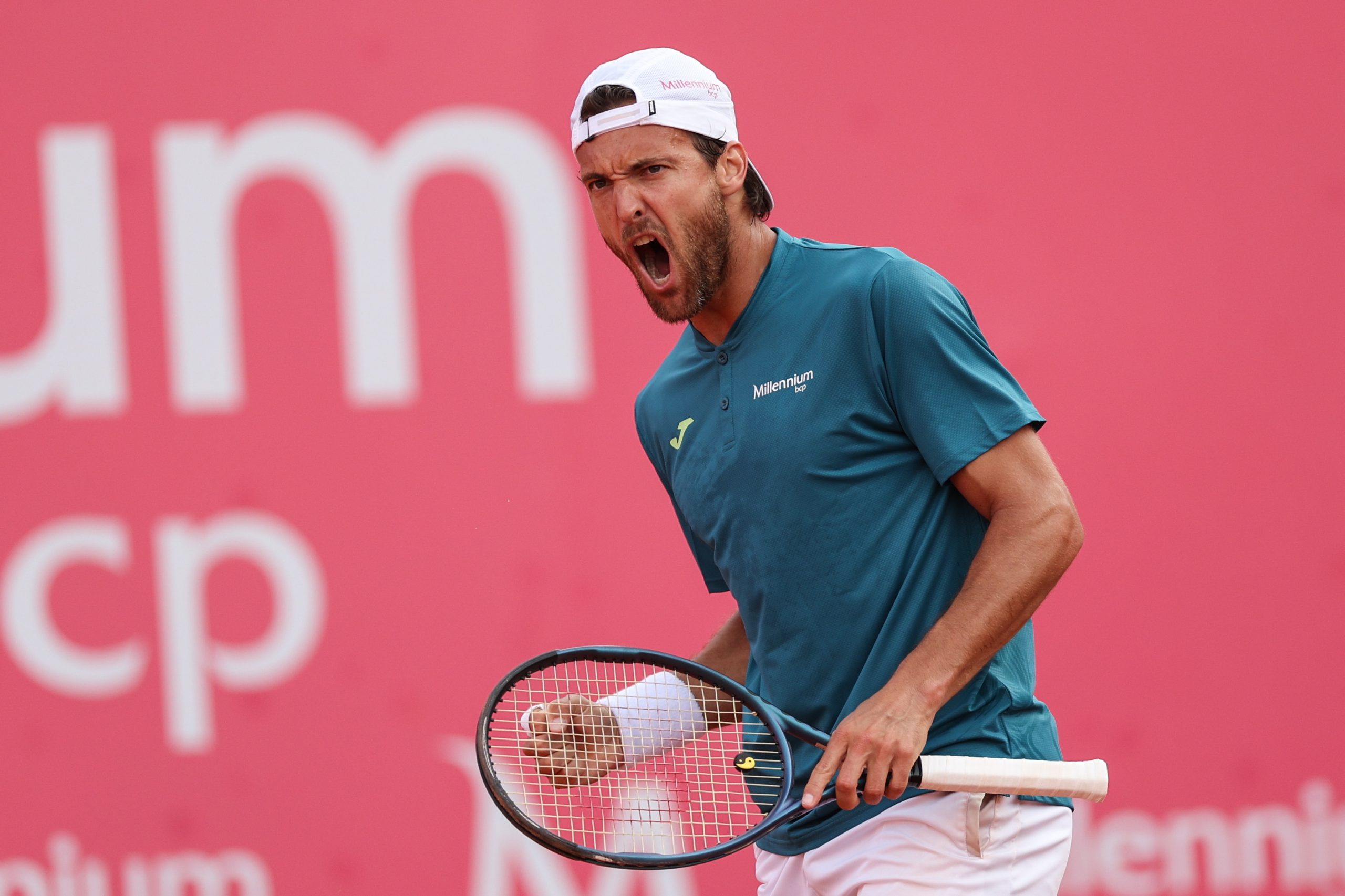 Estoril Open: O público embala o tenista. João Sousa agradece e pede apoio