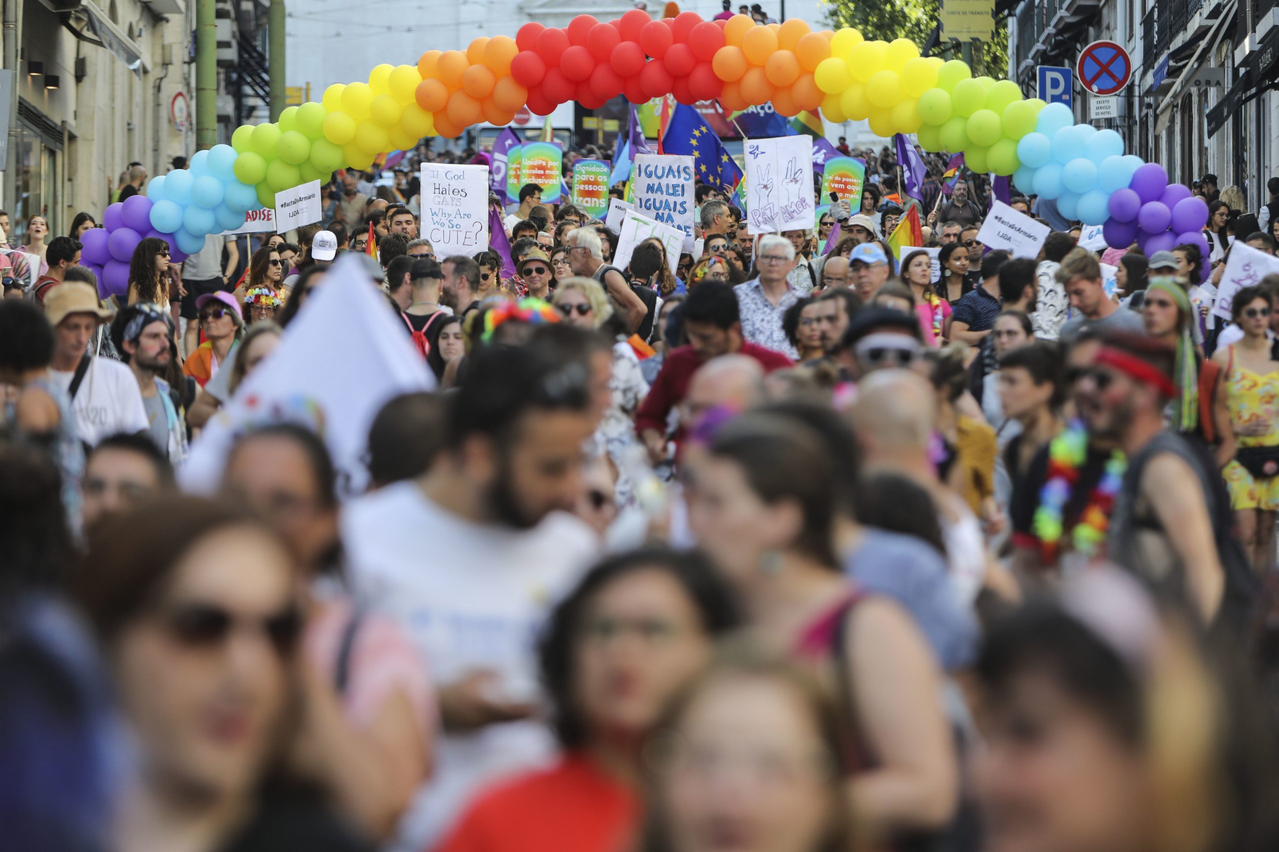 Covid-19: Marcha do Orgulho LGBTI+ dá lugar a rede de apoio de emergência