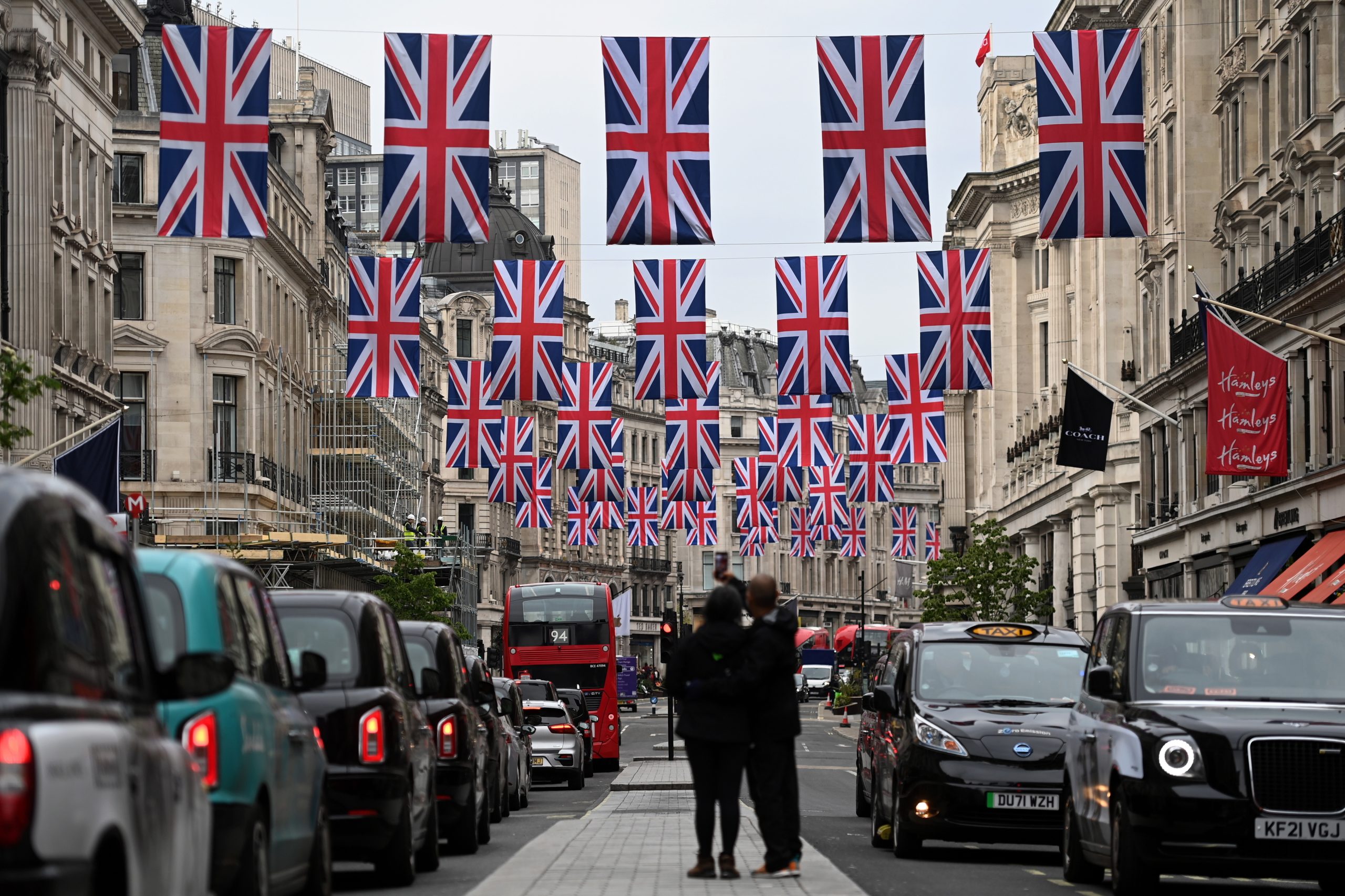 Operação Orbe Dourada com 29.000 agentes mobilizados e ruas decoradas para a festa. Como Londres se prepara para a coroação de Carlos III