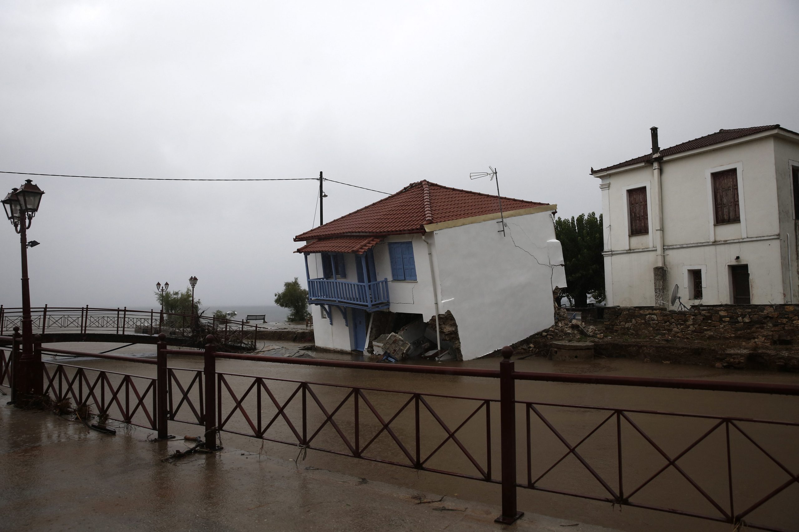 Novo balanço das cheias na Grécia dá conta de quatro mortos e seis desaparecidos