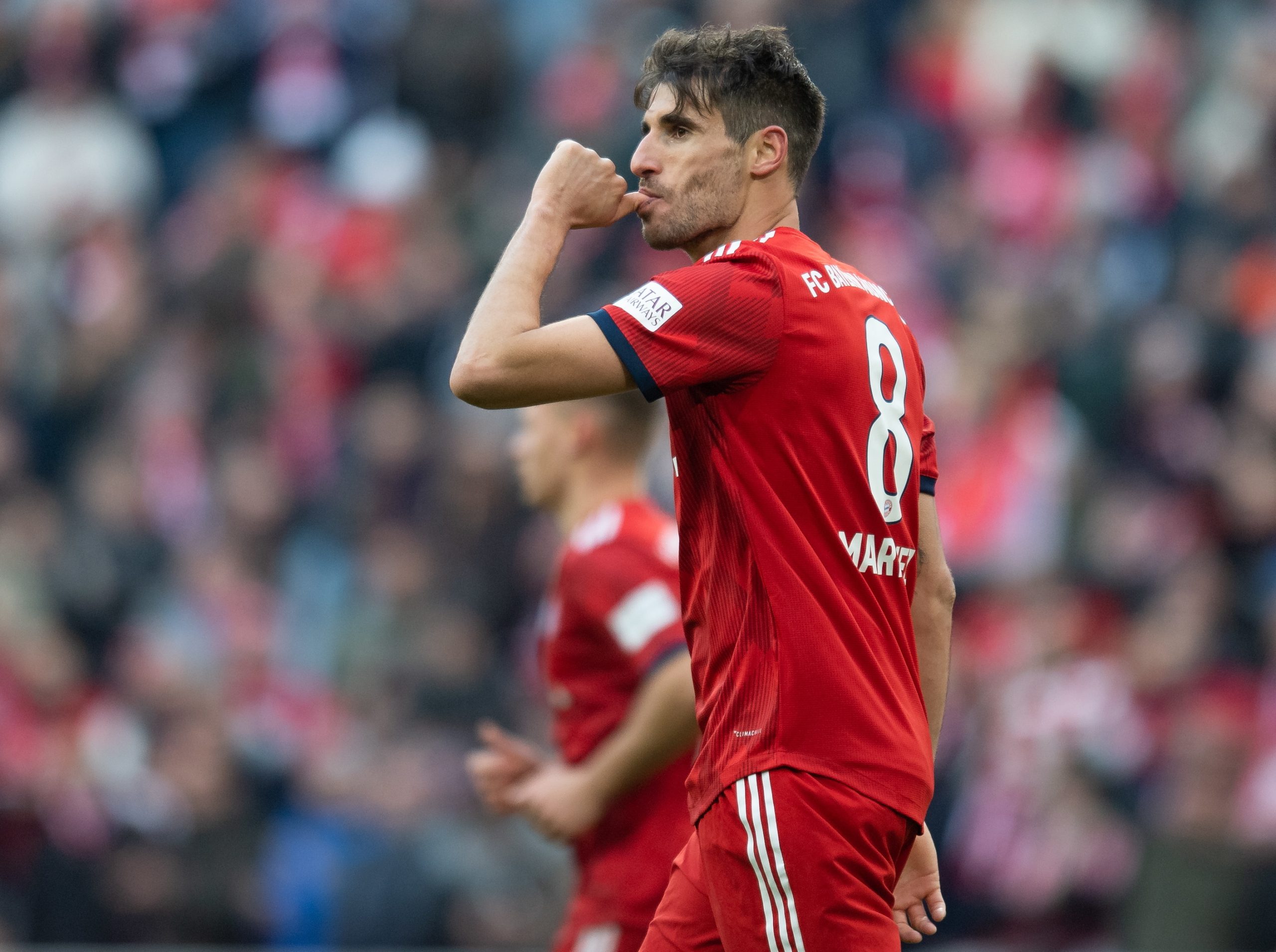 Golo de Javi Martínez coloca Bayern no topo em igualdade com o Dortmund
