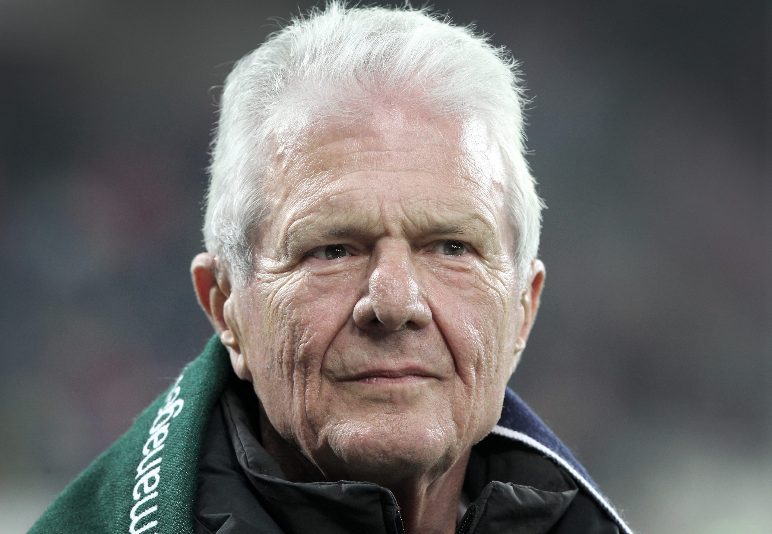 Union Berlim-Wolfsburgo esteve interrompido por críticas dos adeptos locais, e o alvo voltou a ser Dietmar Hopp