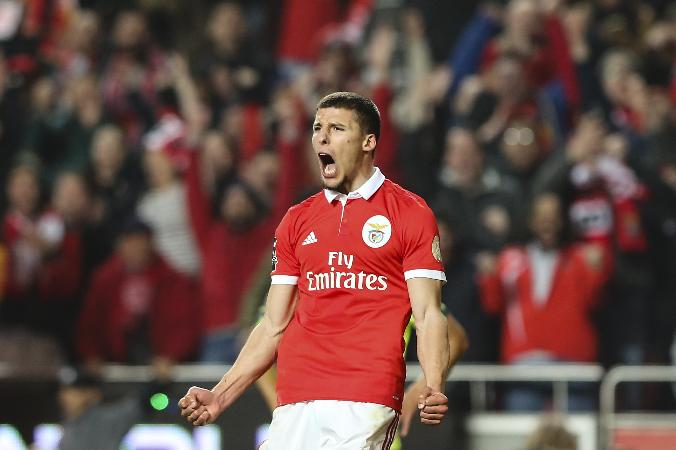 Ruben Dias prolonga contrato com o Benfica por mais um ano até 2023