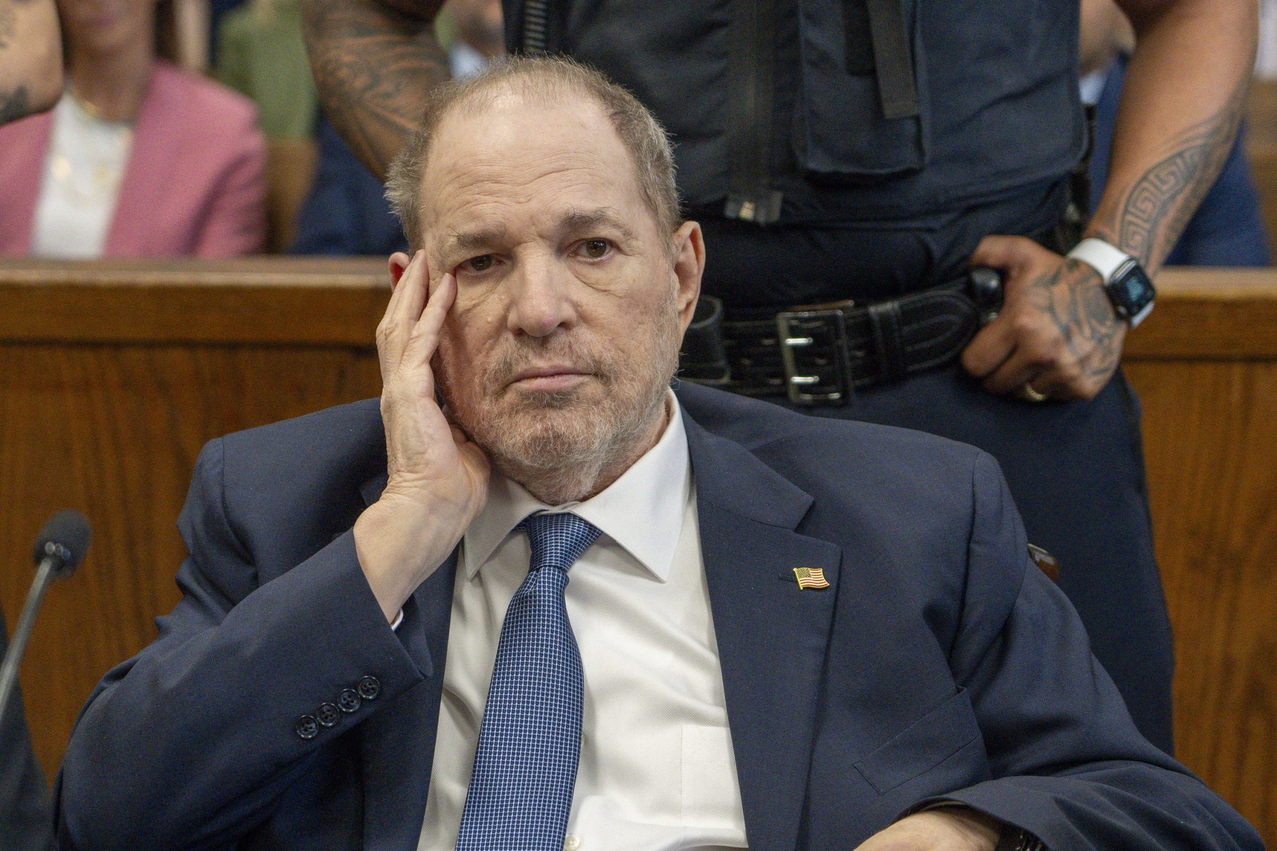 Harvey Weinstein terá novo julgamento por violação em Nova Iorque