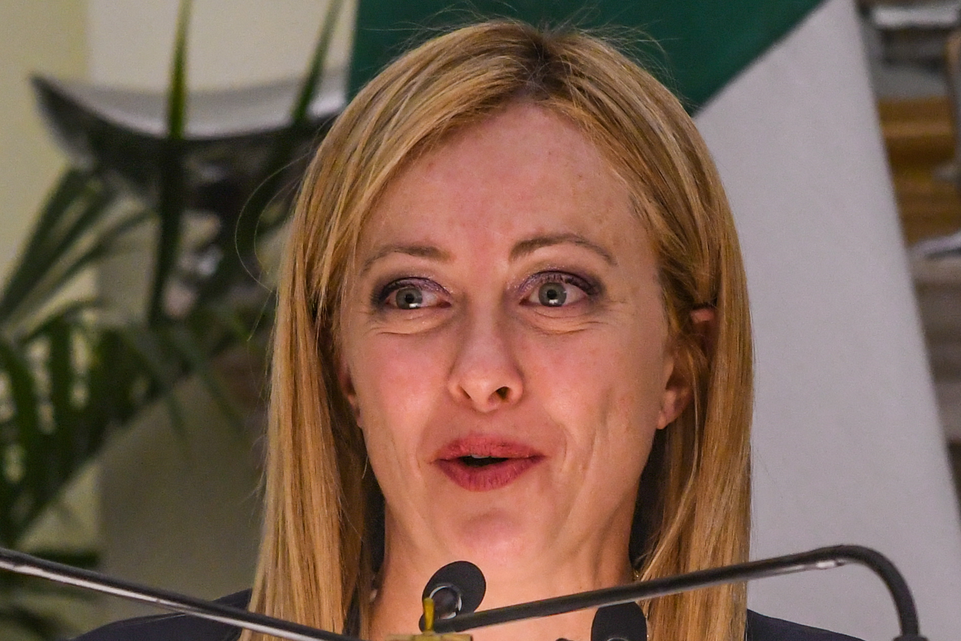 “Pode haver alguém, em sã consciência, que pense que o Governo deixou 60 pessoas morrerem?”. Giorgia Meloni garante que não impediu salvamento de migrantes