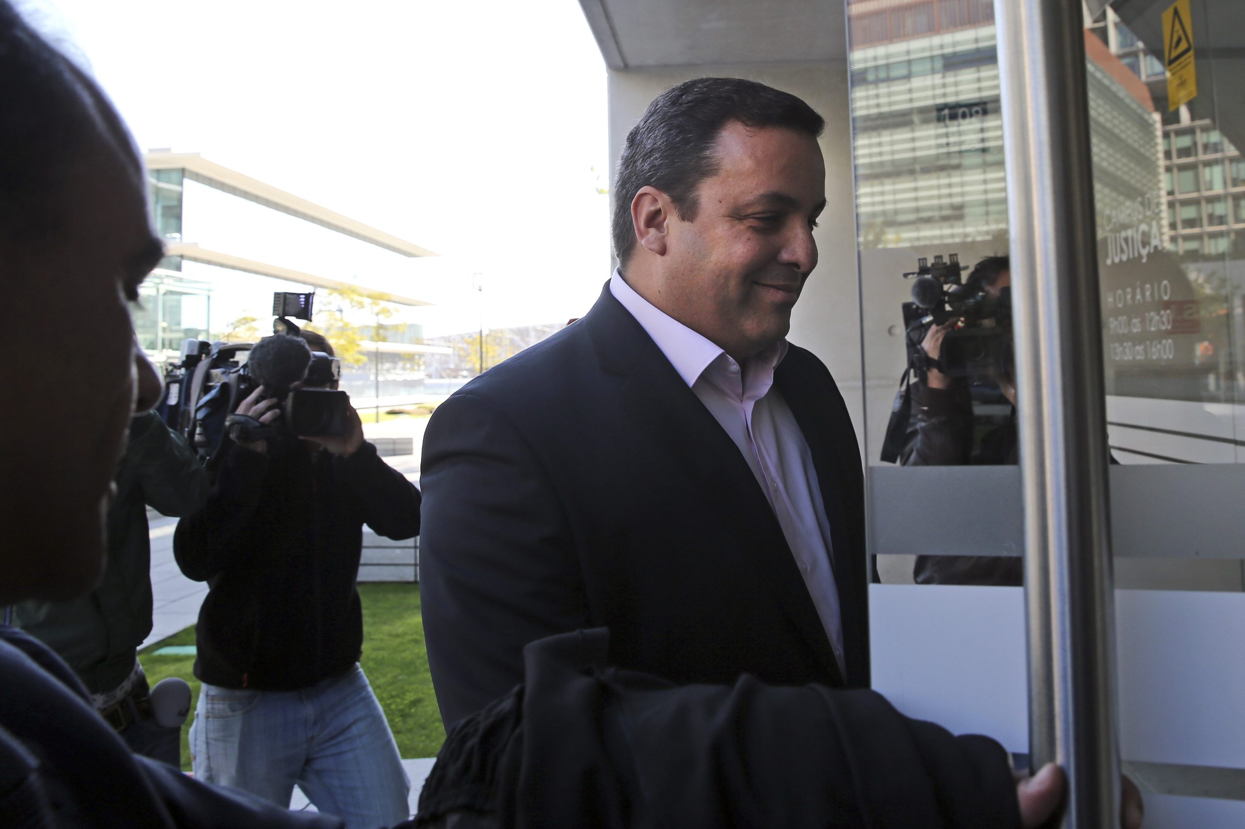 Ex-espião Silva Carvalho relata em livro práticas ilícitas e pede mudanças legais