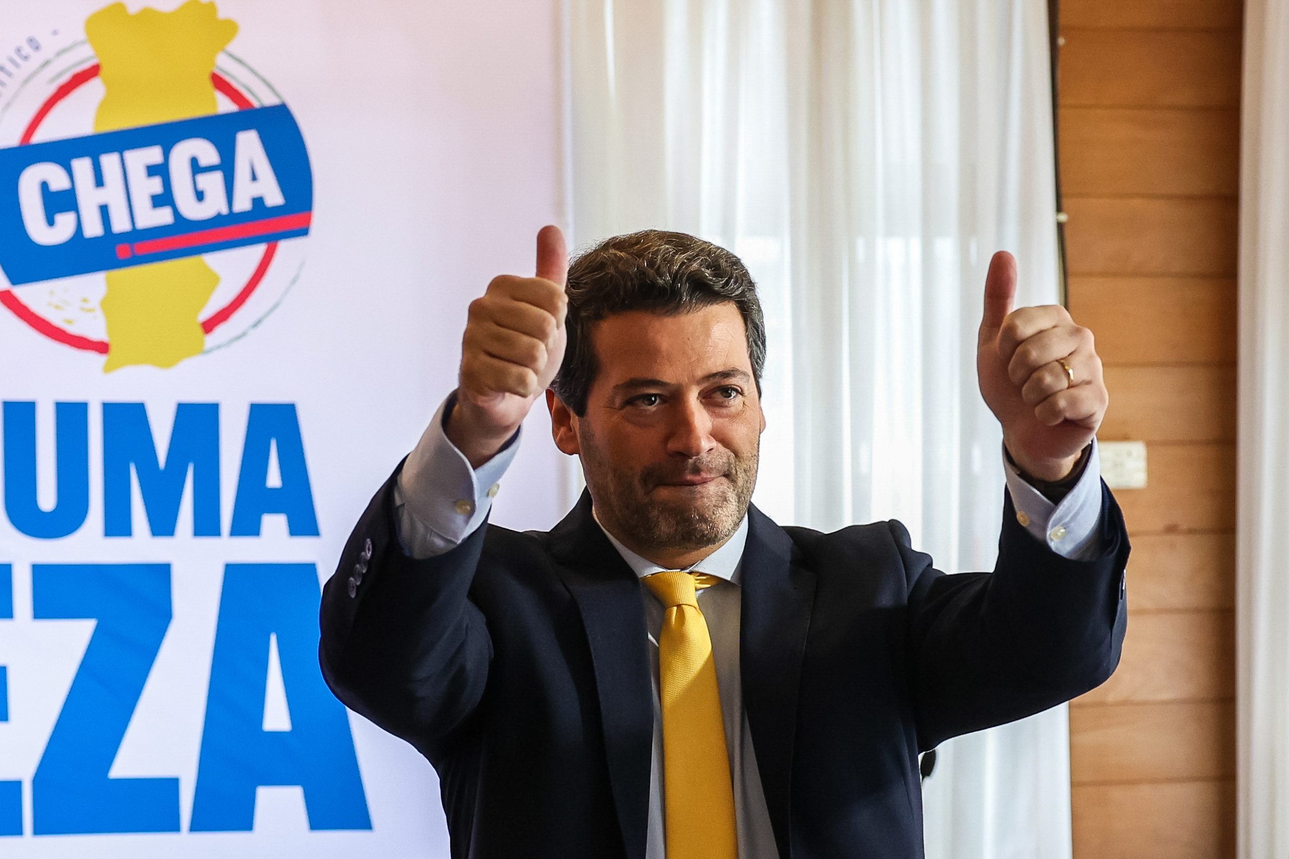 Comentários aos resultados das eleições: “Portugueses não responderam a apelo ao voto útil” e “Chega é grande vencedor”