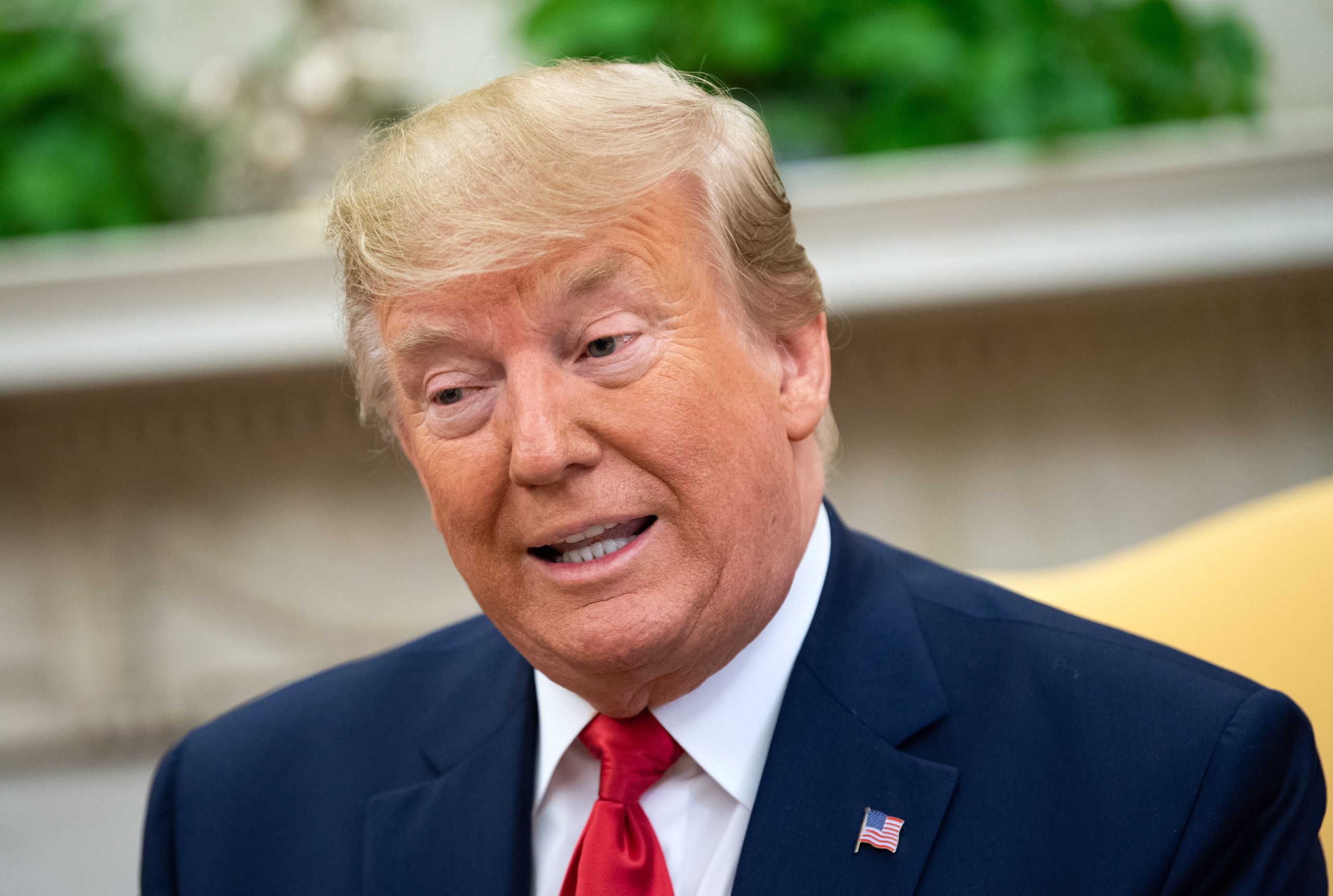 Nova estátua controversa em Washington destaca relação de Trump com Epstein
