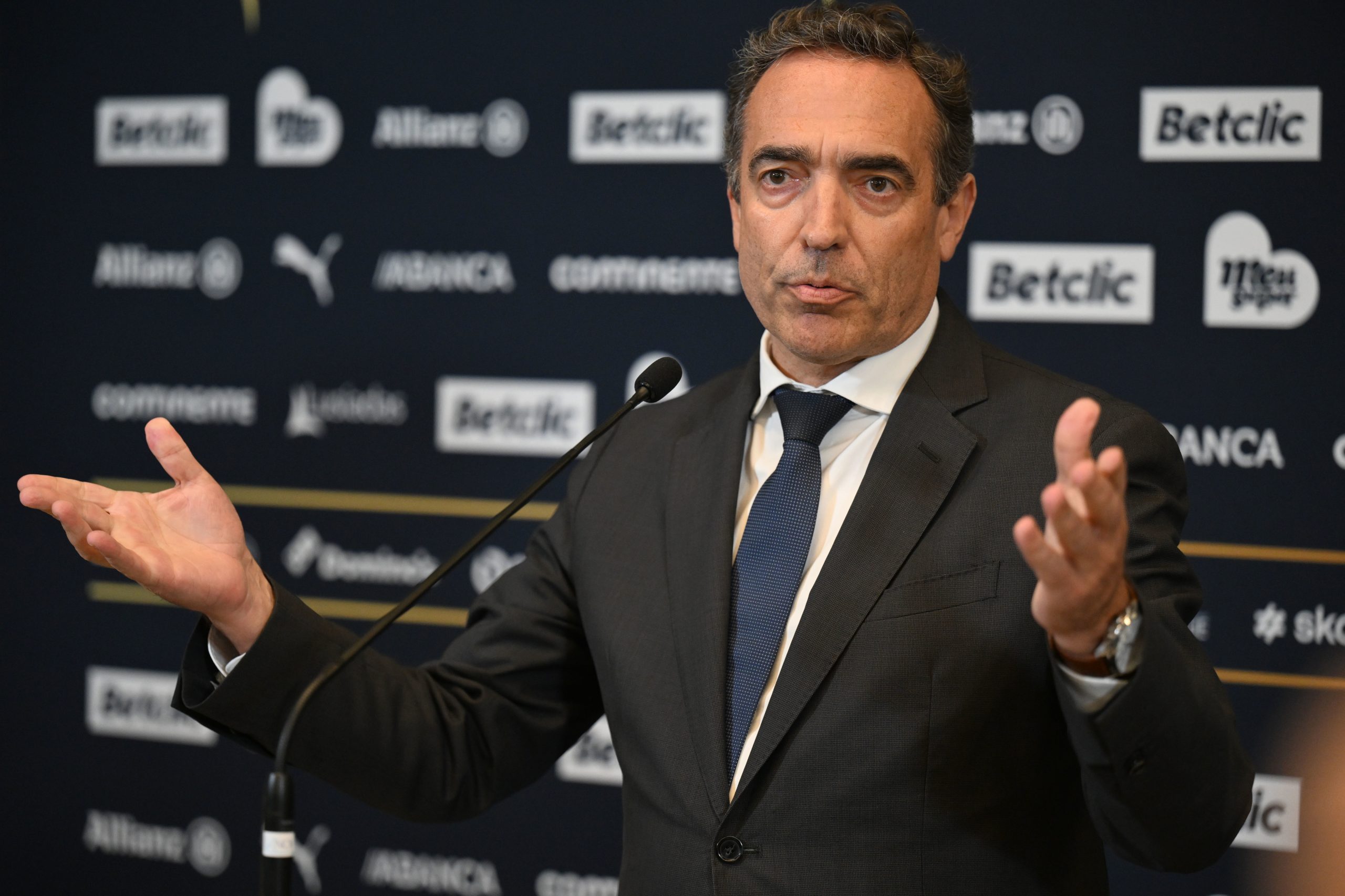 Liga disponível para ouvir Benfica para “encontrar consenso” nas “discordâncias”