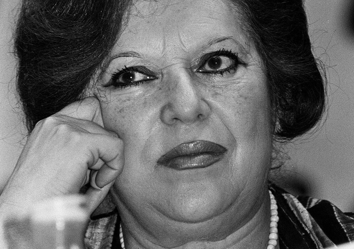 “O dever de deslumbrar” de Natália Correia traduz-se em palco num diálogo consigo própria