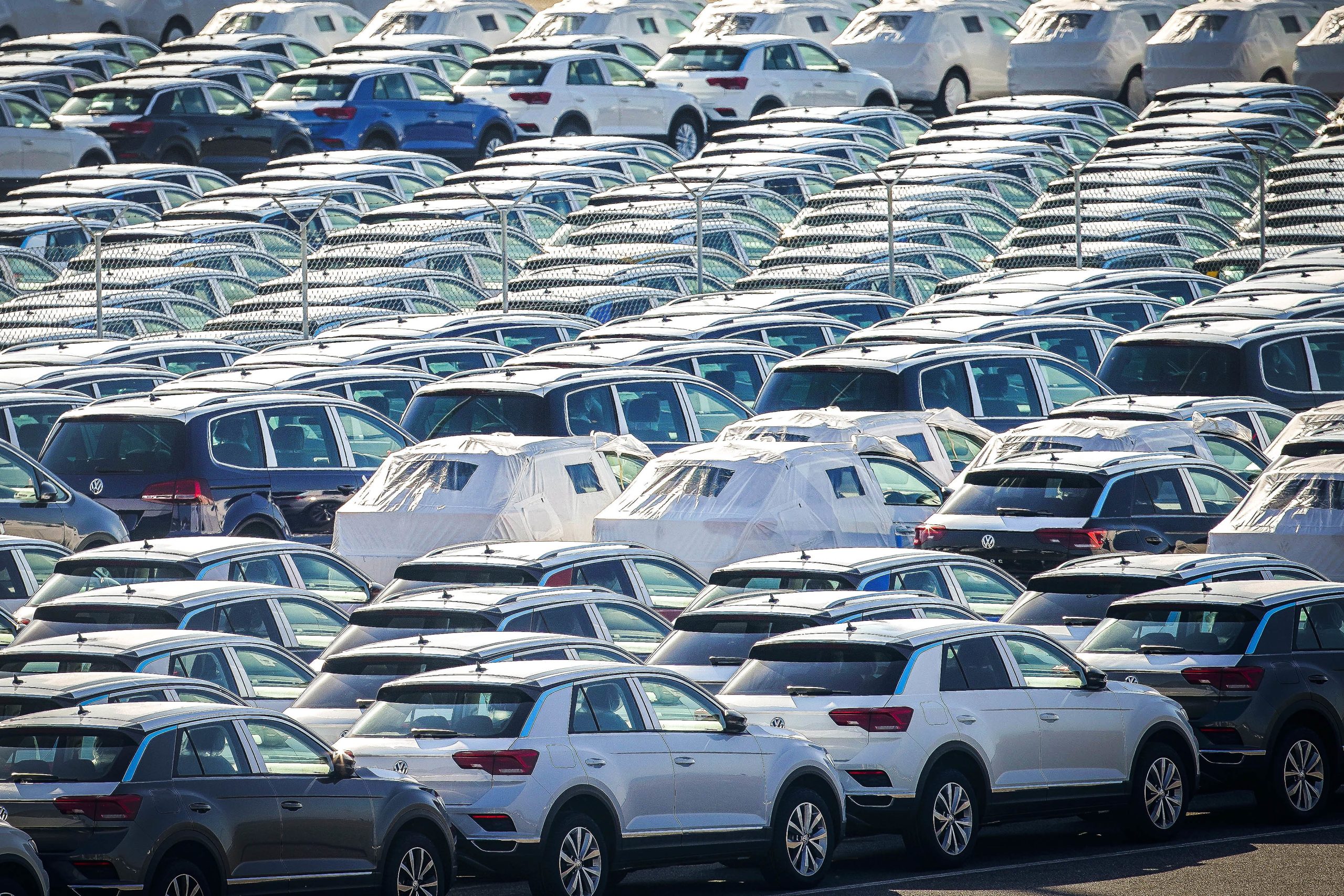 Vendas nos EUA aumentam em março, impulsionadas pelo setor automóvel