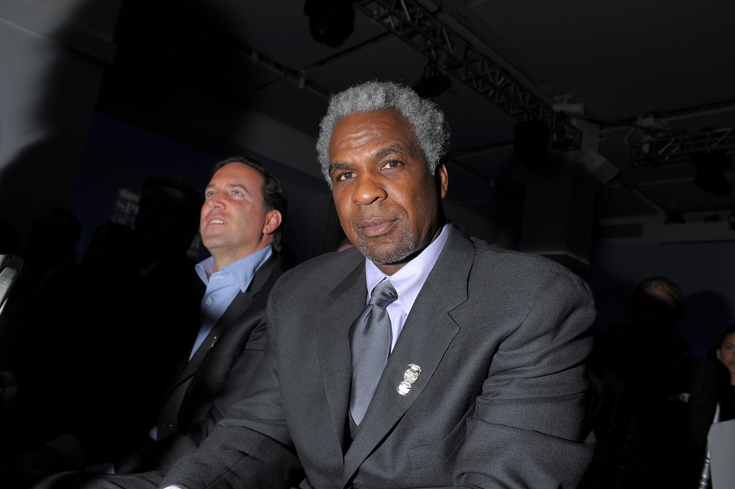 Charles Oakley banido pelos New York Knicks do Madison Squarte Garden