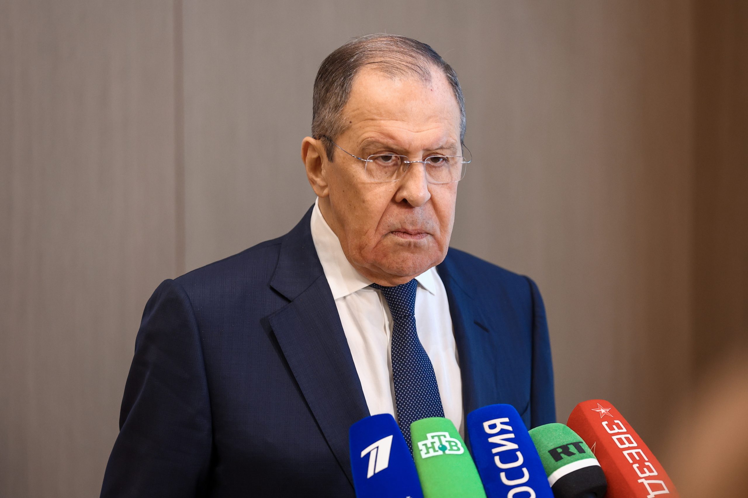 Lavrov acusa Ocidente de querer acabar com a Rússia e crítica visita de Von der Leyen a Kiev