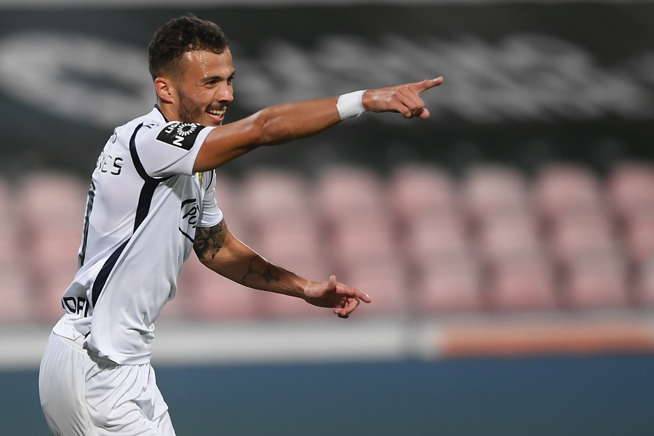 Famalicão vence na deslocação ao Gil Vicente e iguala Sporting