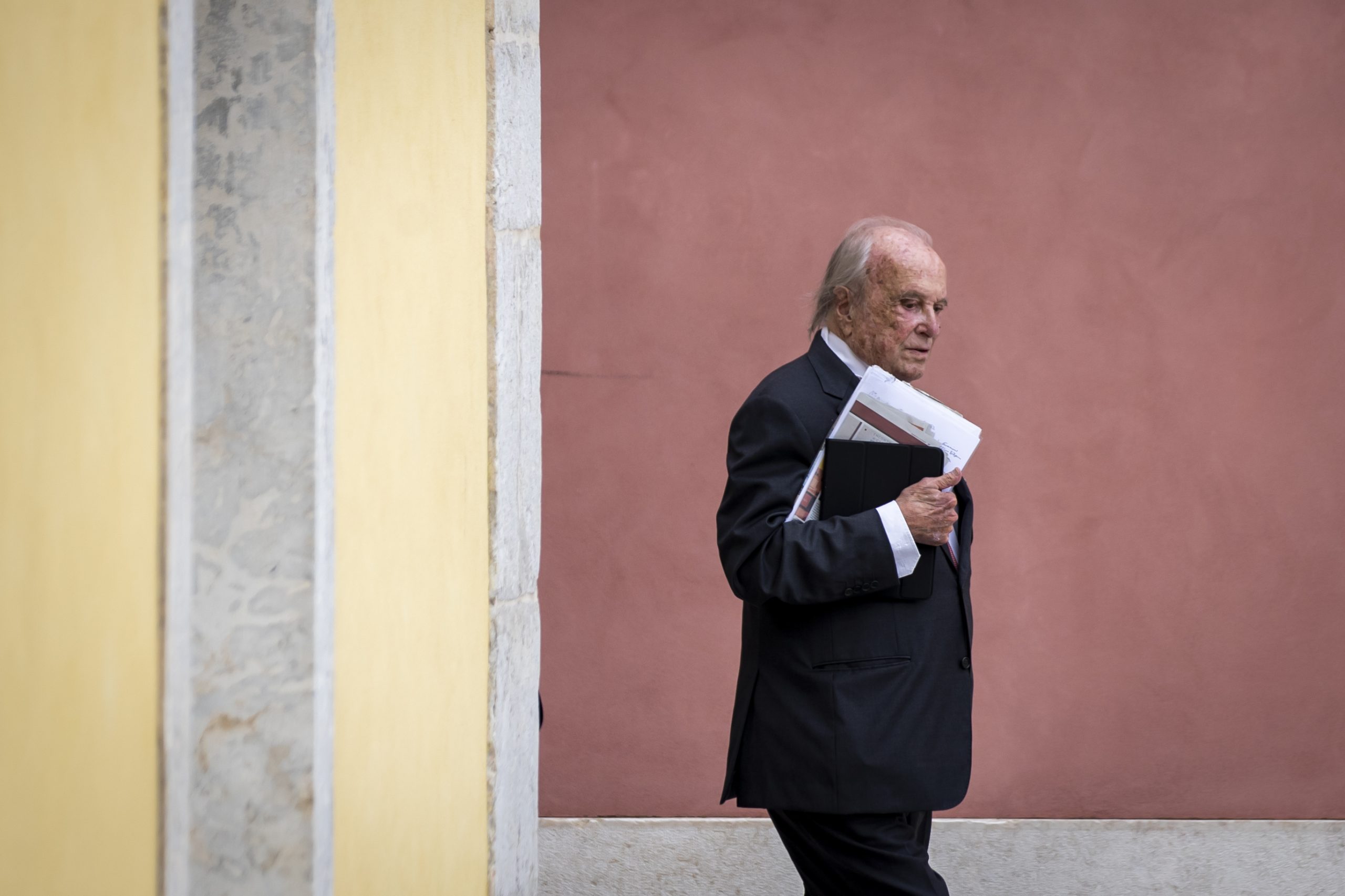 Pinto Balsemão diz que políticos eleitos não se apercebem de desafios que enfrentam