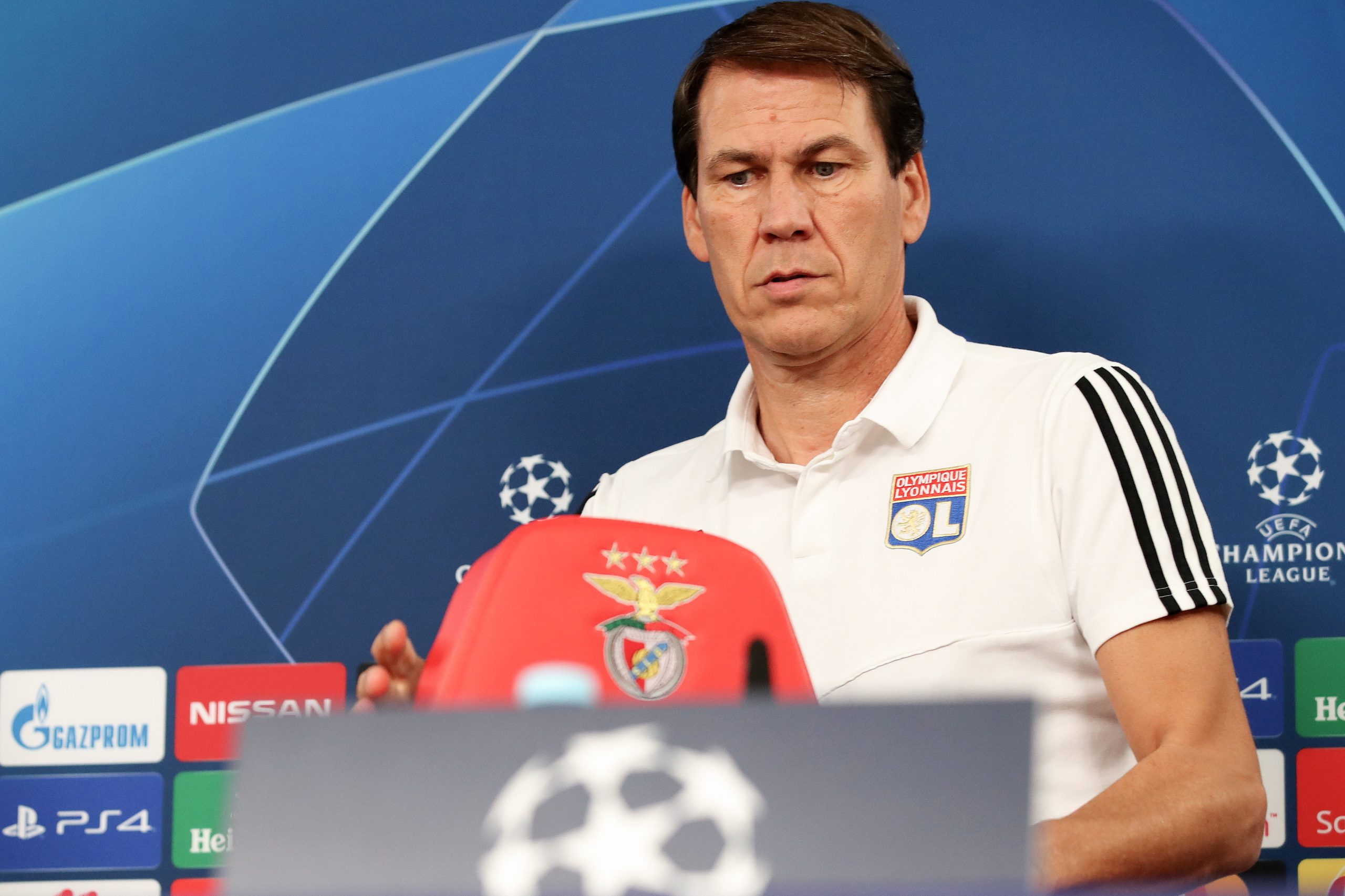 Rudi Garcia coloca pressão no Benfica e diz que está “obrigado a ganhar”