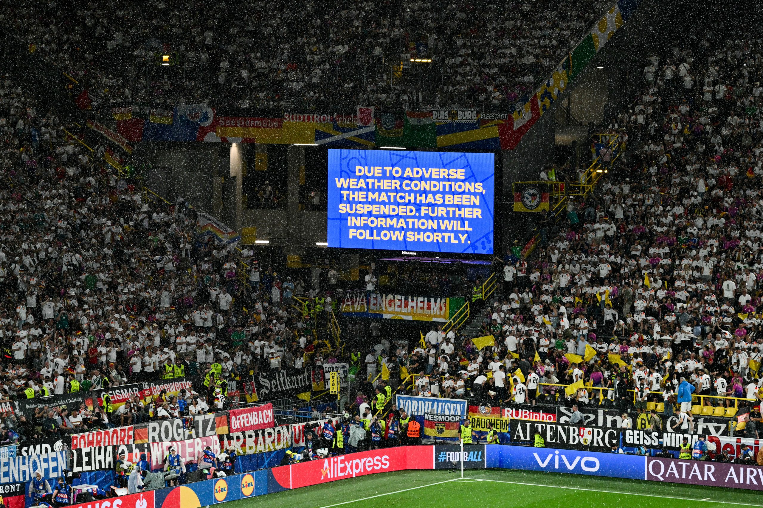A stadium's screen informs about the match's interruption dur to weather conditions during the UEFA Euro 2024 round of 16 football match between Germany and Denmark at the BVB Stadion Dortmund in Dortmund on June 29, 2024. (Photo by Alberto PIZZOLI / AFP)