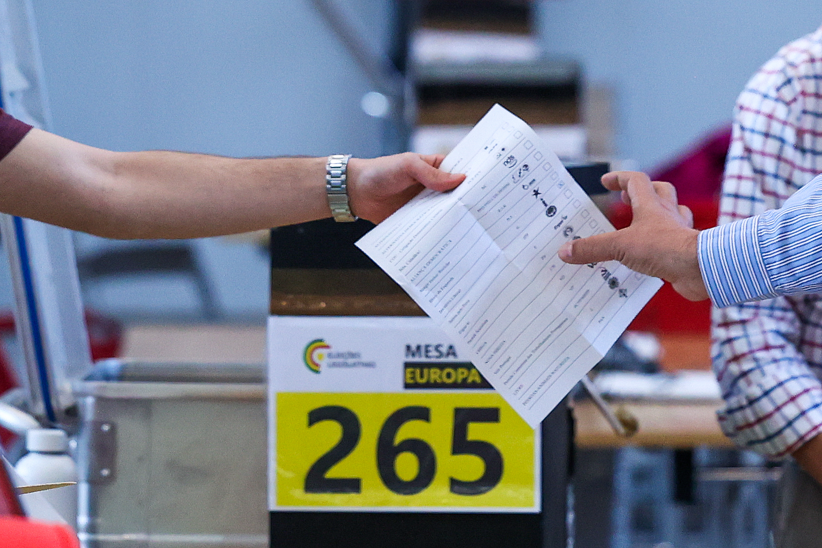 Quem fica em segundo lugar? Votos dos emigrantes portugueses nas legislativas começam hoje a ser contados
