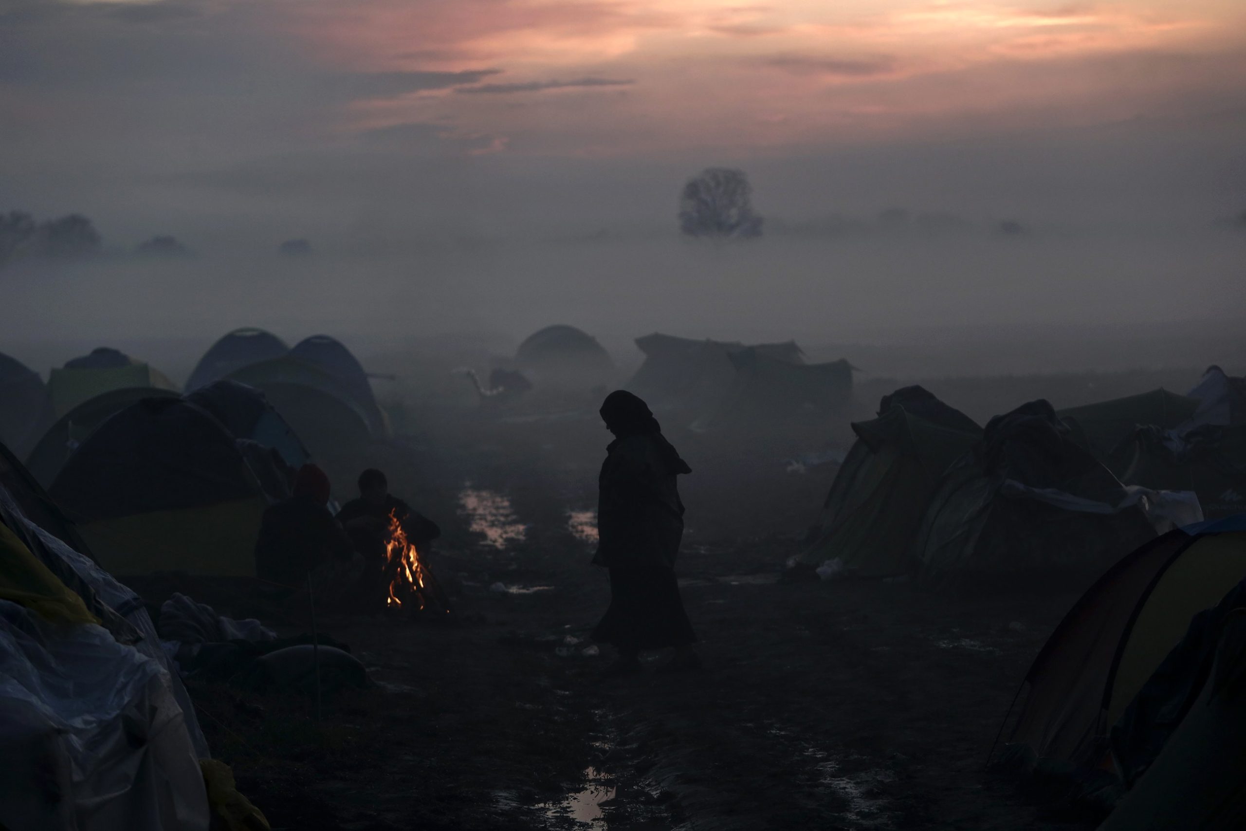 Grécia: Só 20 mil dos 60 mil refugiados retidos podem ir para outros países