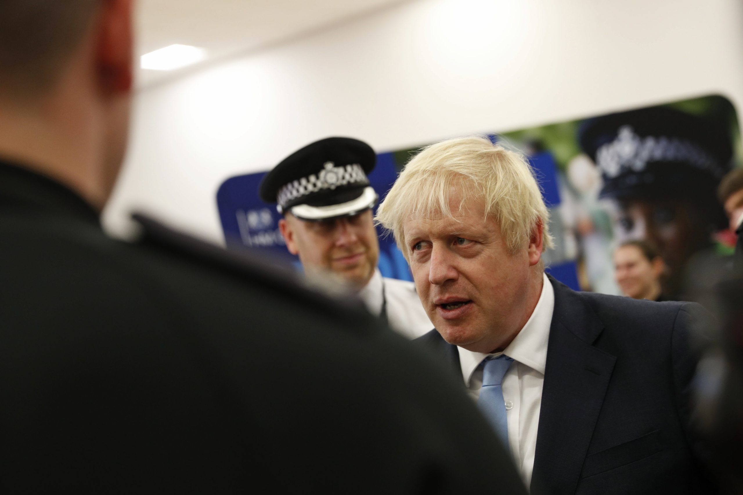 Boris Johnson quer eleições para deixar britânicos decidirem saída ou adiamento