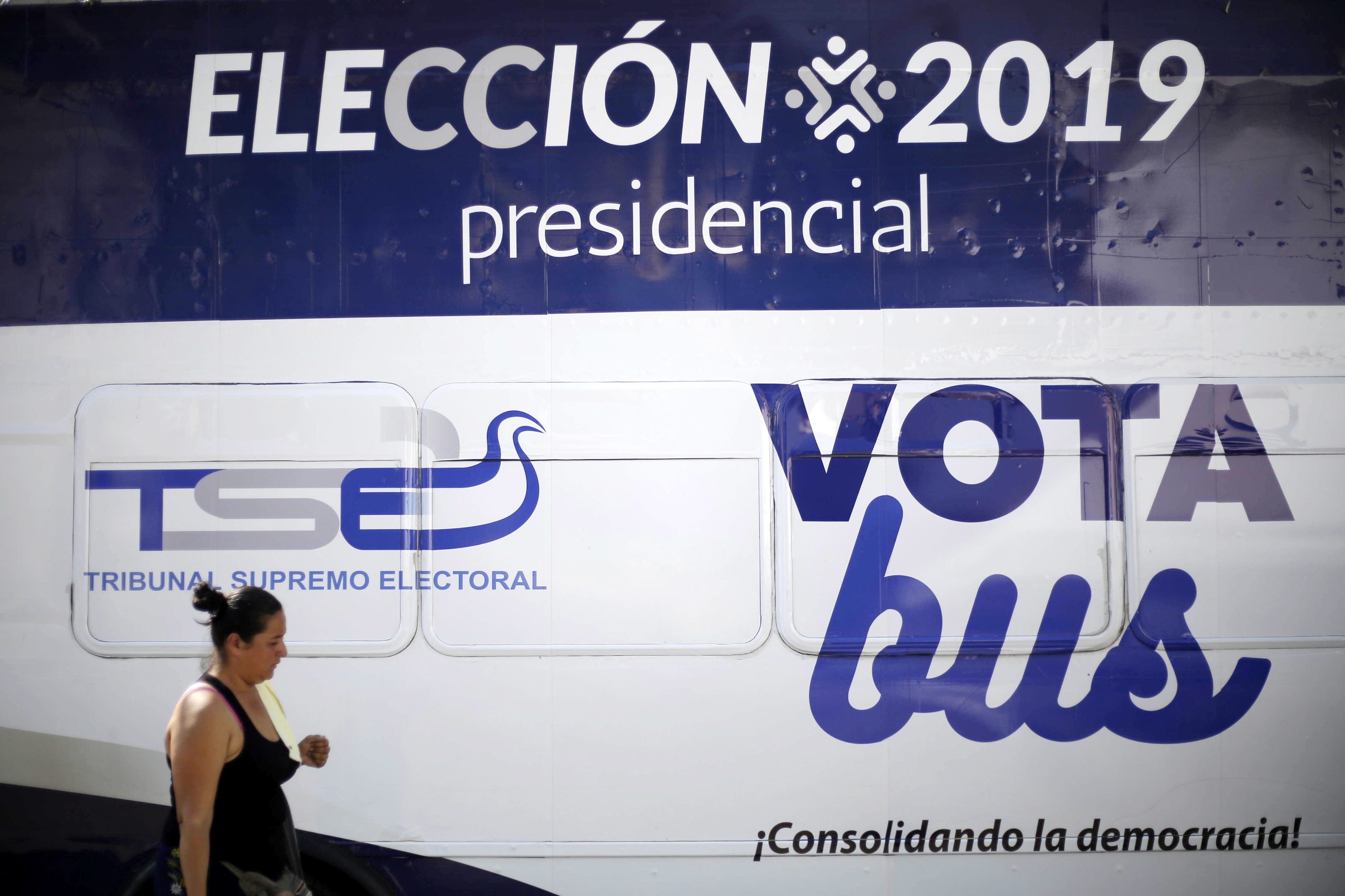 Nayib Bukele assume vitória nas presidenciais de El Salvador