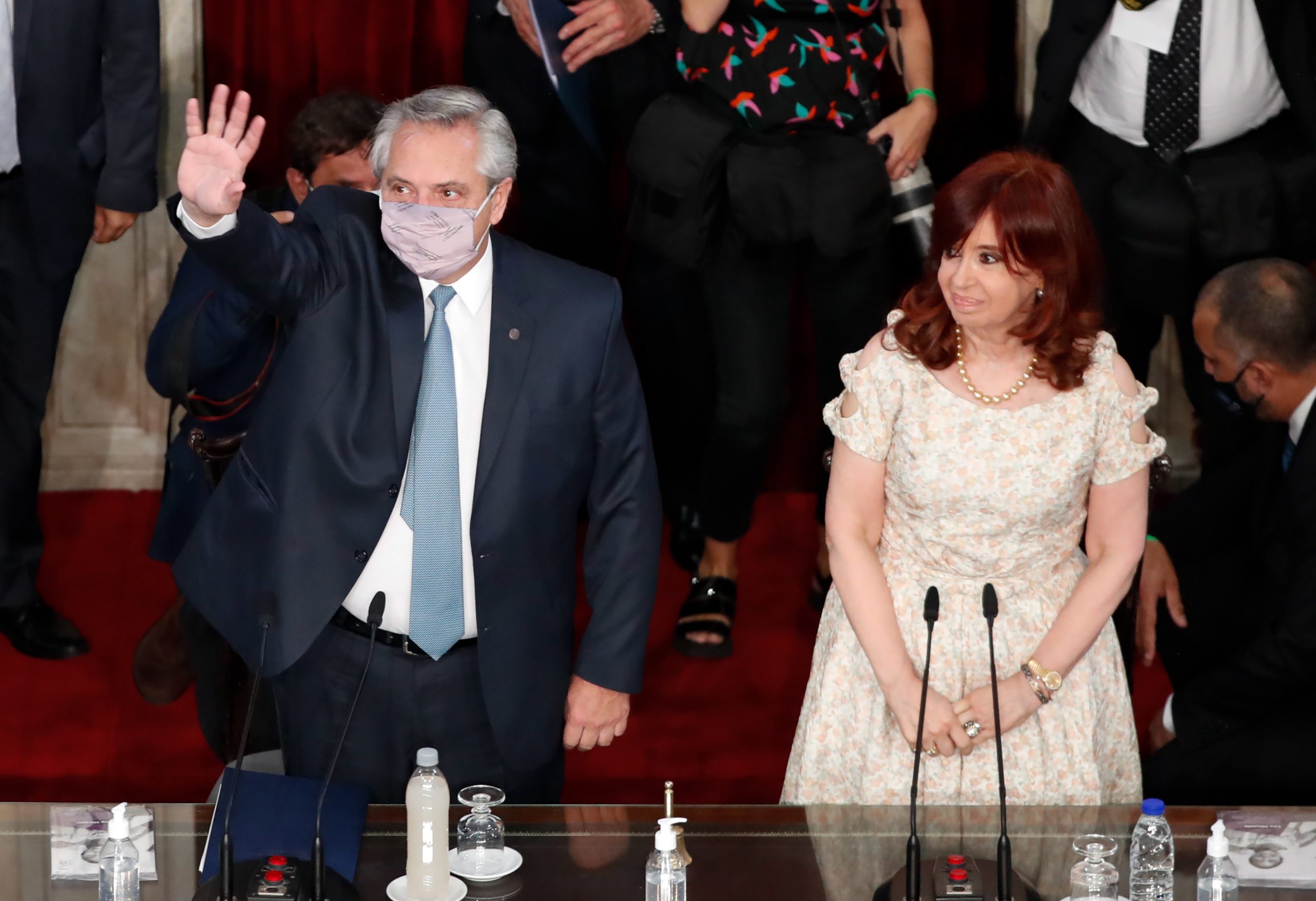 Caos político na Argentina. Presidente da República cancela viagens para impedir que vice assuma Governo