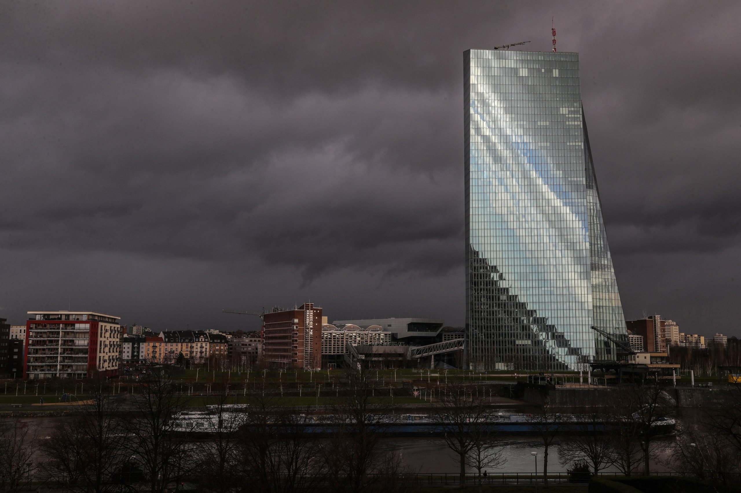 Banco Central Europeu sujeita 37 bancos da Zona Euro a testes de resistência