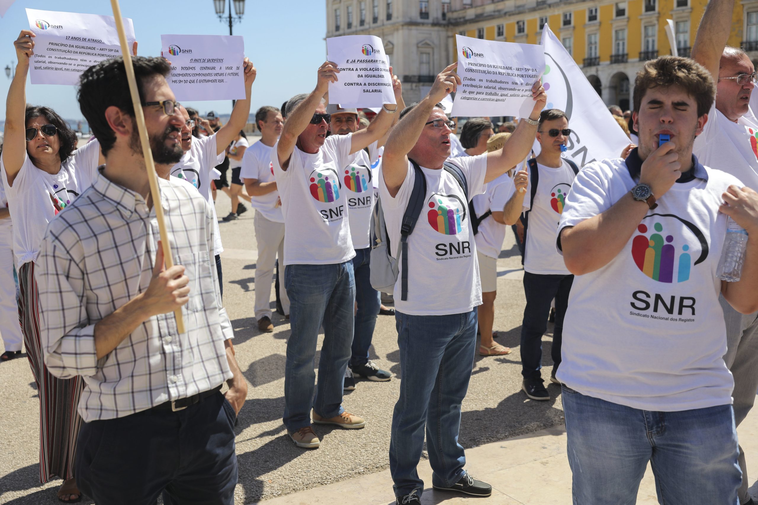 Trabalhadores dos registos entram hoje em greve até sábado