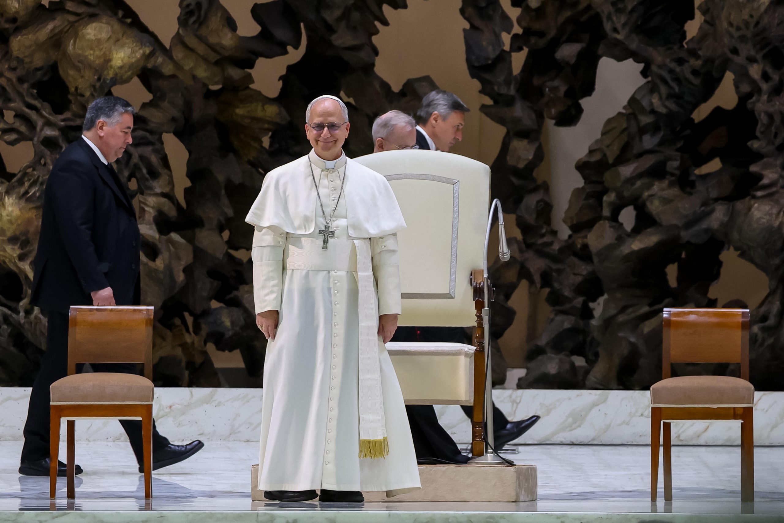 Papa Leão XIV oferece mediação do Vaticano para “silenciar as armas” no mundo