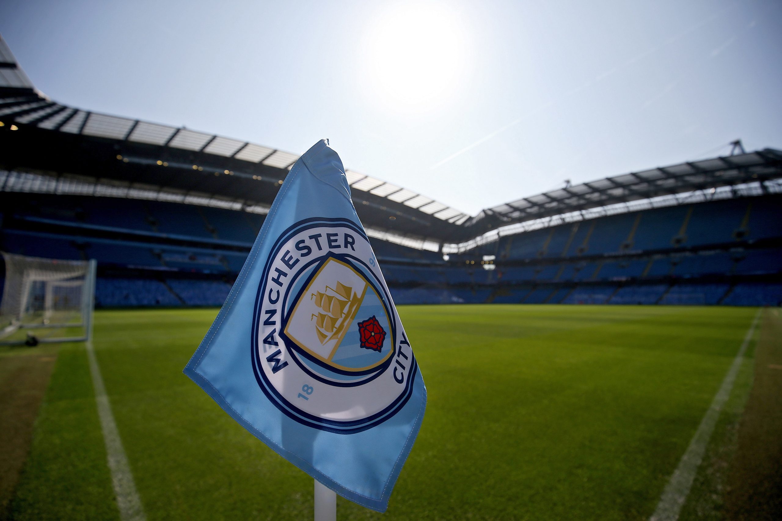 Manchester City vai responder por numerosas violações do regulamento financeiro