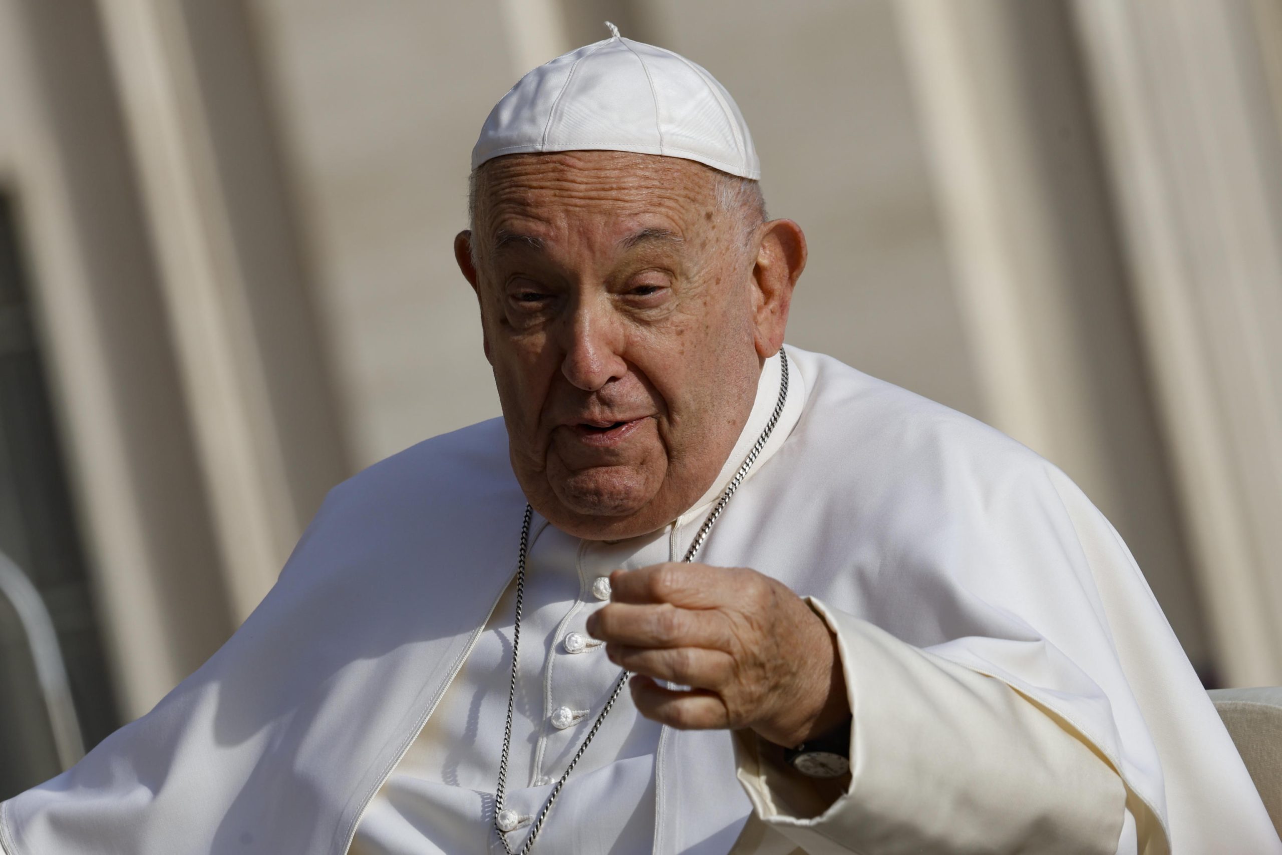 Papa Francisco poderá renunciar, admite cardeal italiano, mas tentará manter-se até ao fim do Jubileu
