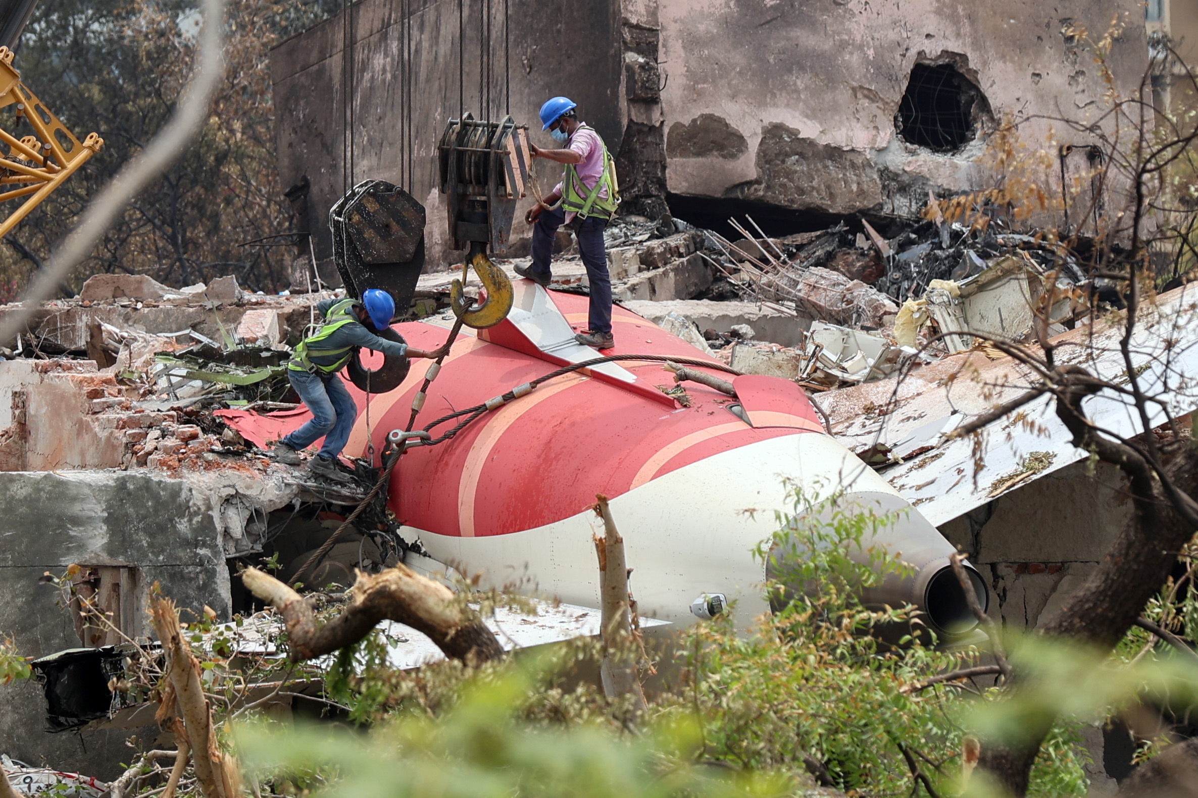 Familiares de vítimas de acidente da Air India dizem ter recebido restos mortais errados