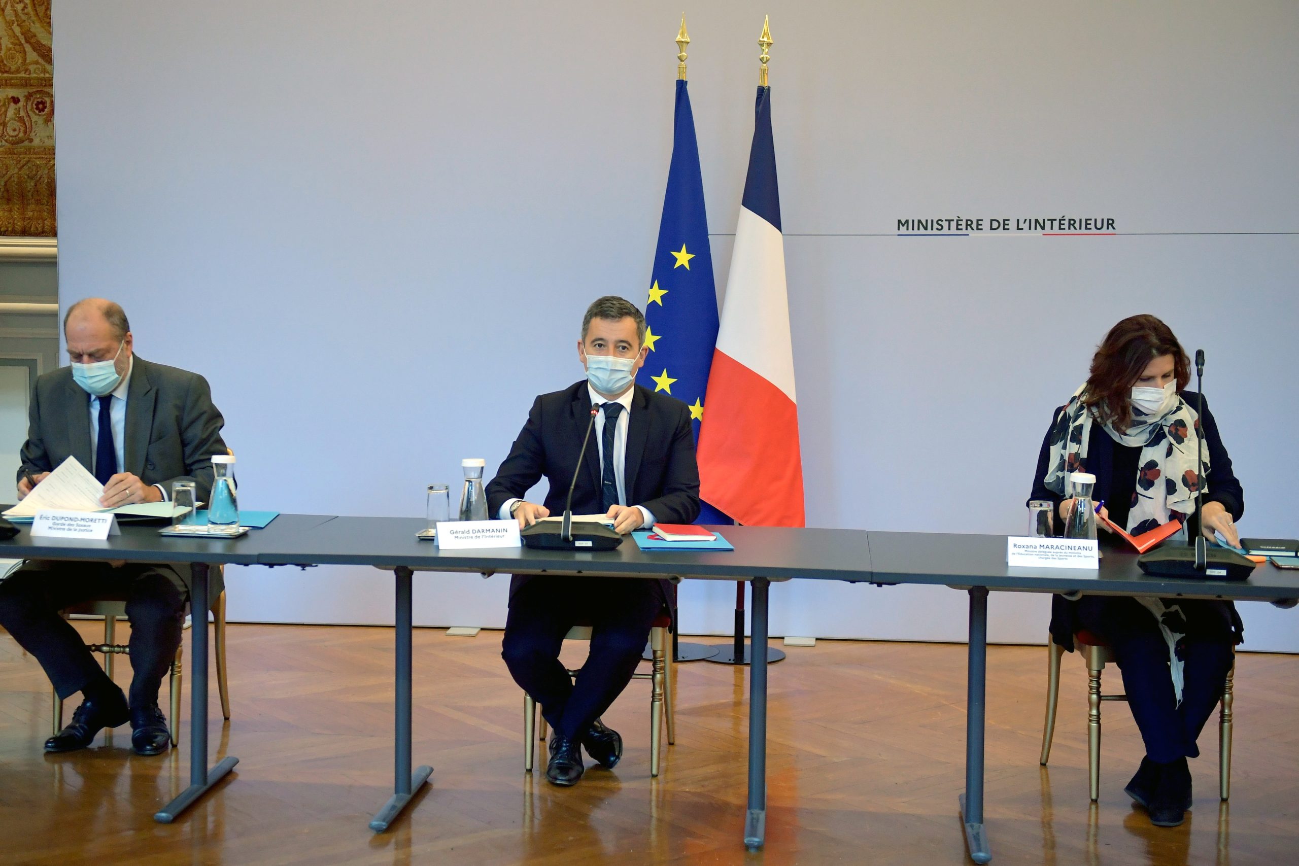 Paris pede a Londres que mude regras de asilo devido à crise migratória