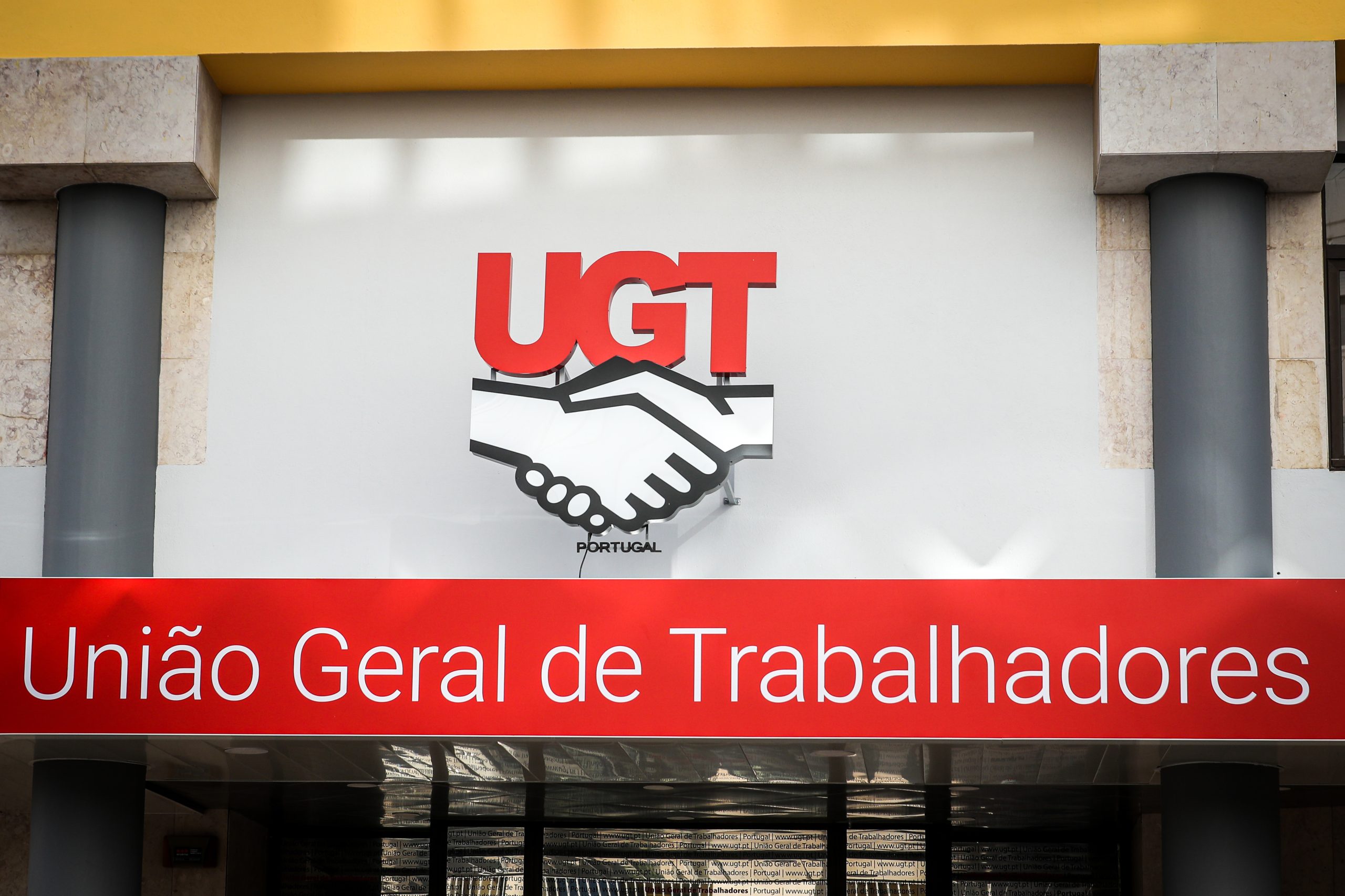 Governo reúne-se hoje com parceiros sociais, mas acordo sobre lei laboral continua distante