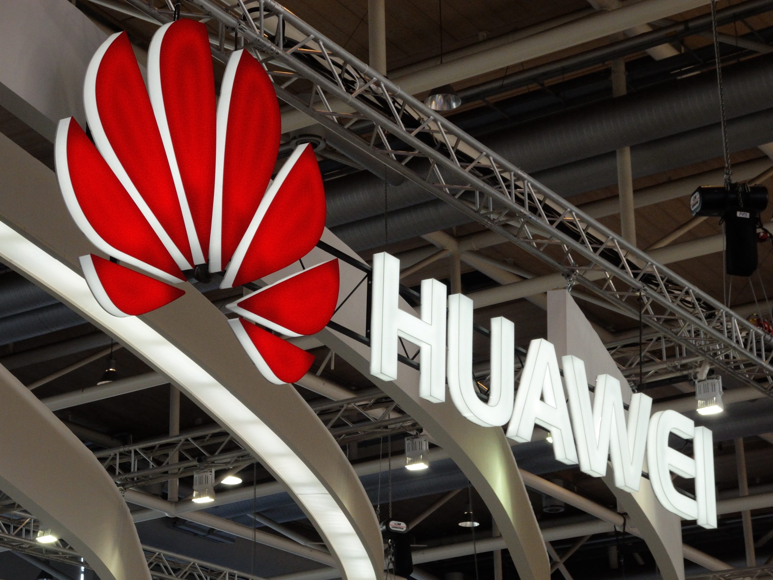 Huawei “em discussão” com Google para responder às interdições de Washington