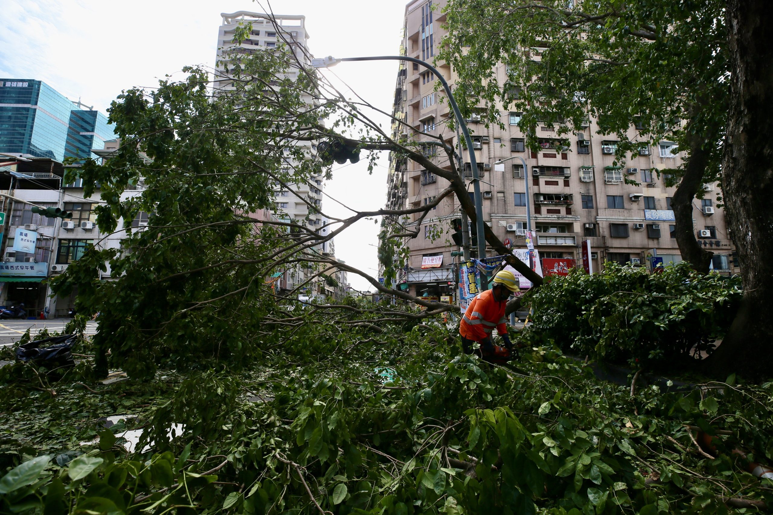 Passagem do tufão Krathon causou quatro mortos em Taiwan