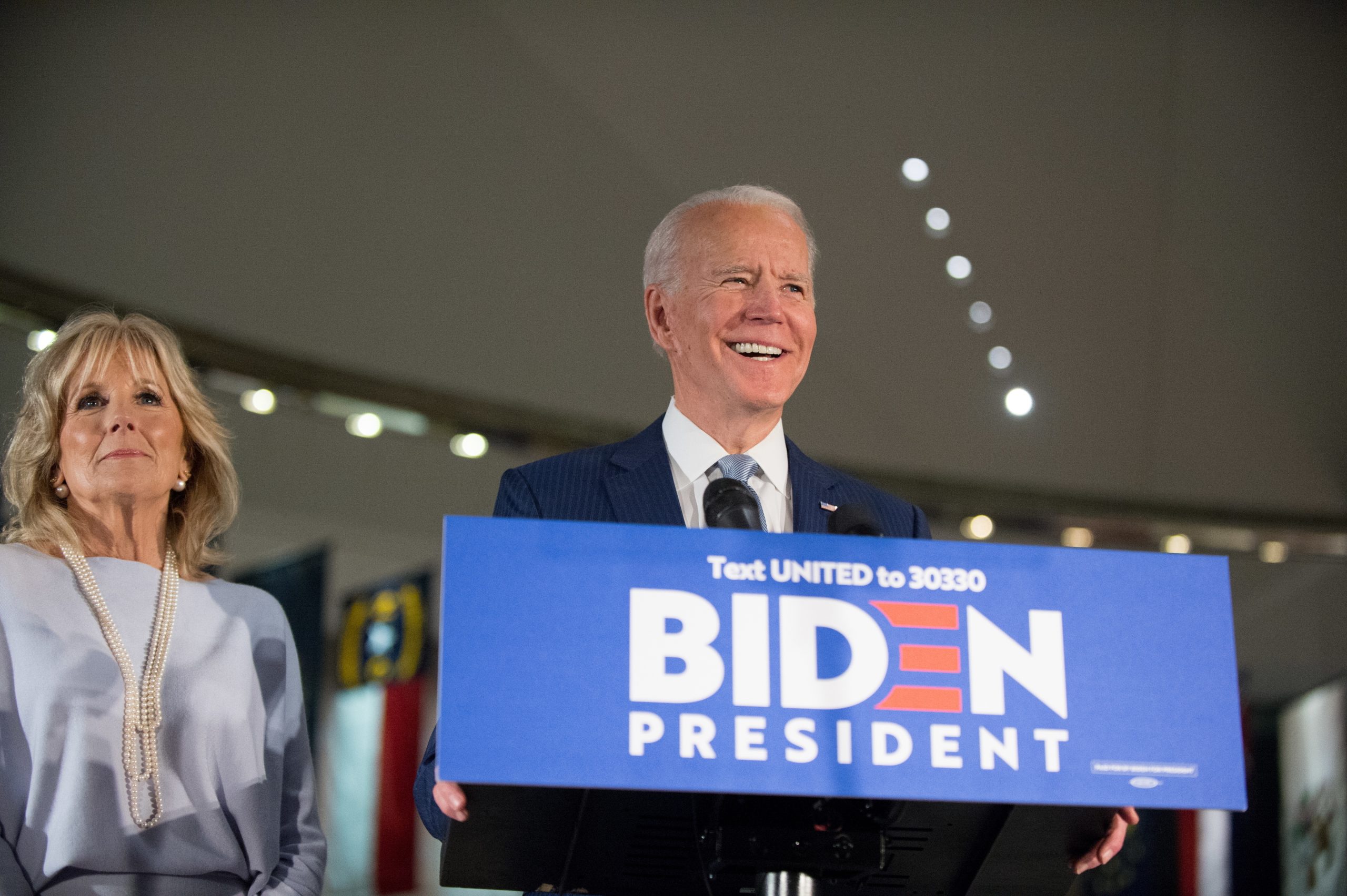 Algumas agências governamentais continuam a resistir à transição, diz Biden