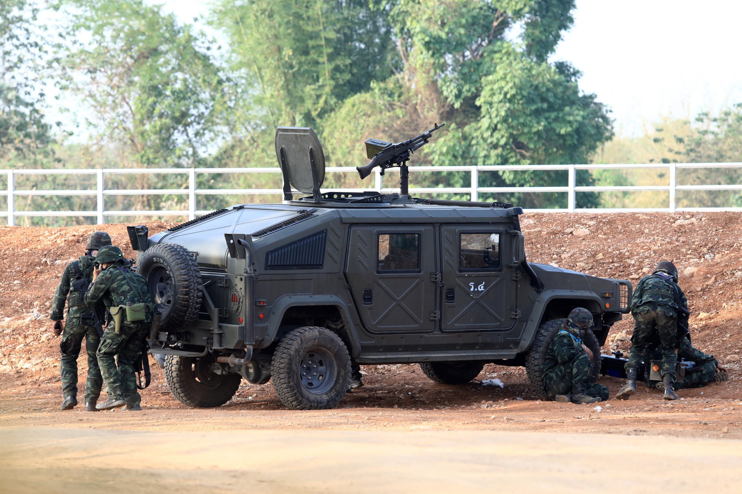 Novos combates em Myanmar perto da fronteira com a Tailândia
