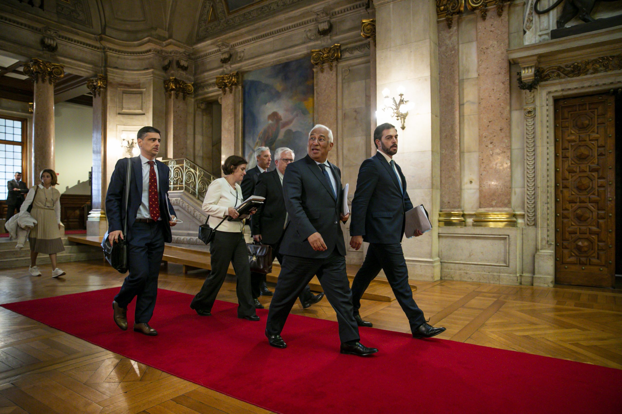 Isto é o que o Governo pode (e não pode) fazer durante o estado de emergência. Conselho de Ministros aprova hoje como irá acontecer