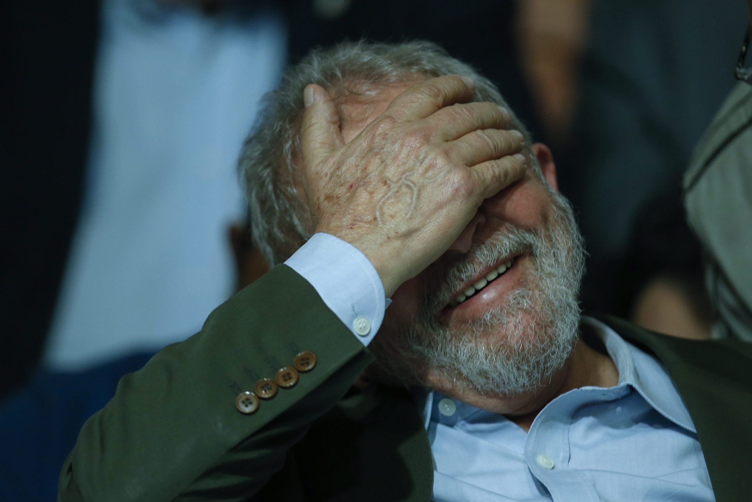 Mulher de Lula permanece em coma induzido por tempo indeterminado