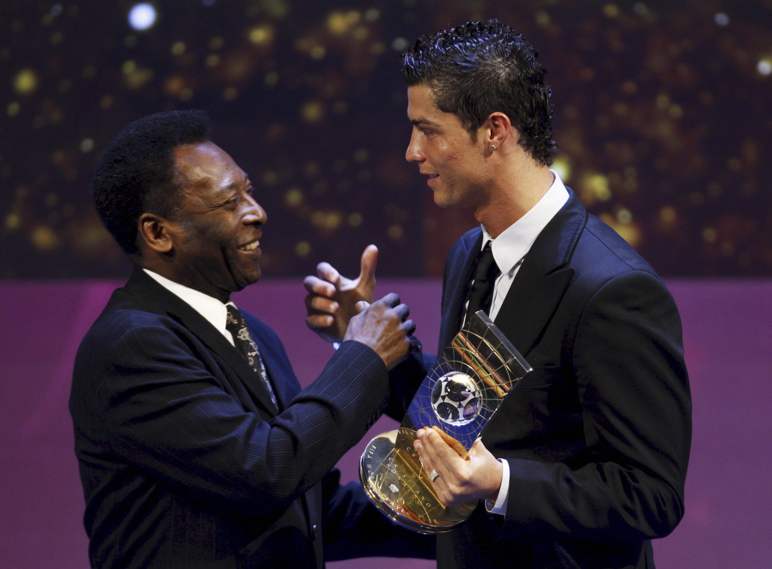 Pelé dá os parabéns a Cristiano Ronaldo por ter superado a sua marca de golos na seleção