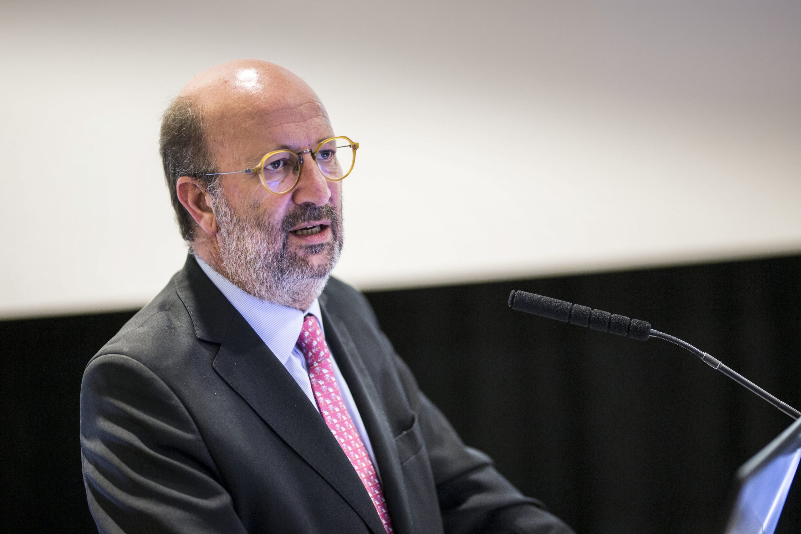 Ministro do Ambiente critica executivo anterior por inação em medidas de proteção ambiental