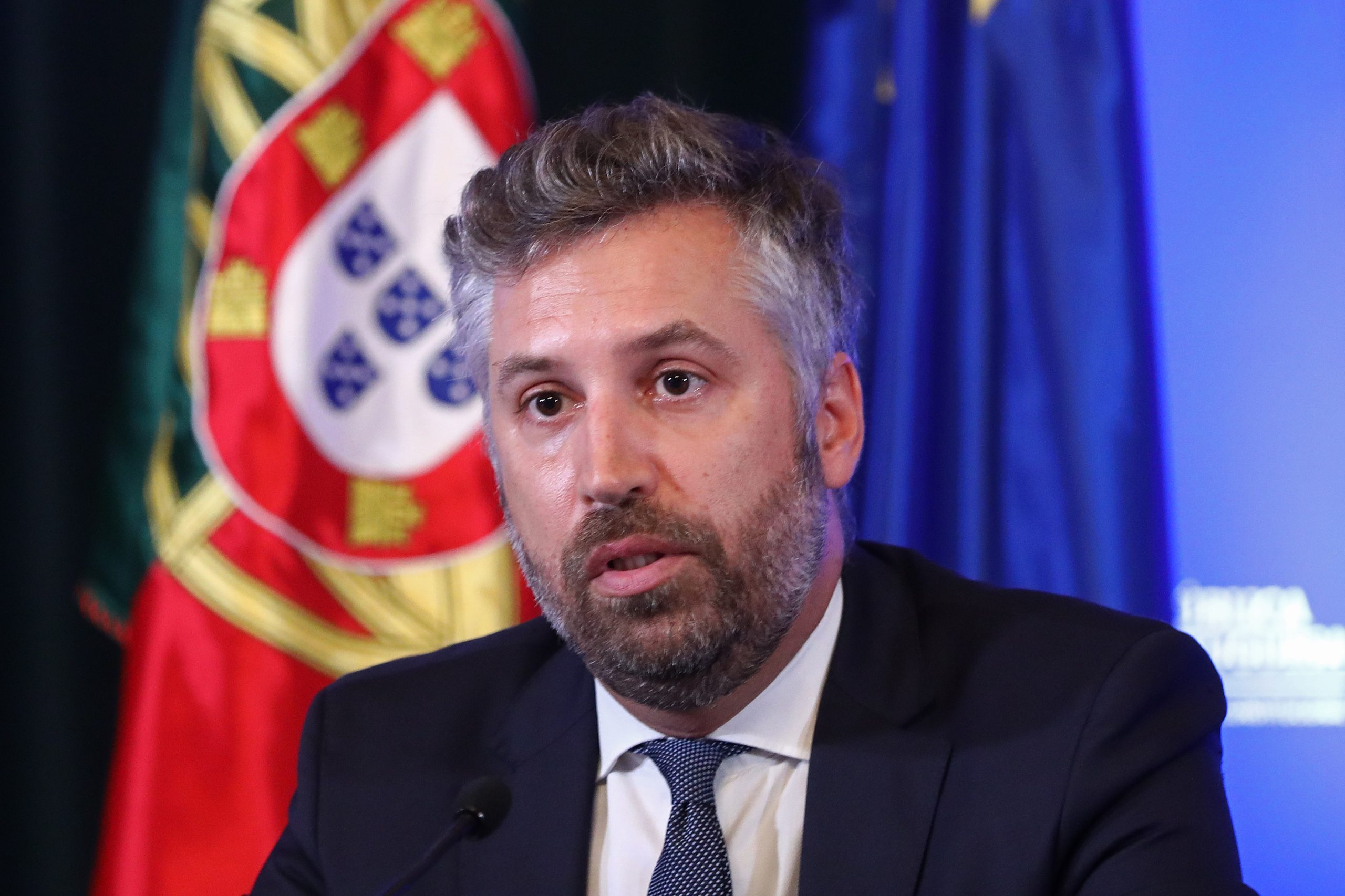 Ministro diz que Governo sabia do amianto em carruagens compradas à Renfe e é de fácil remoção