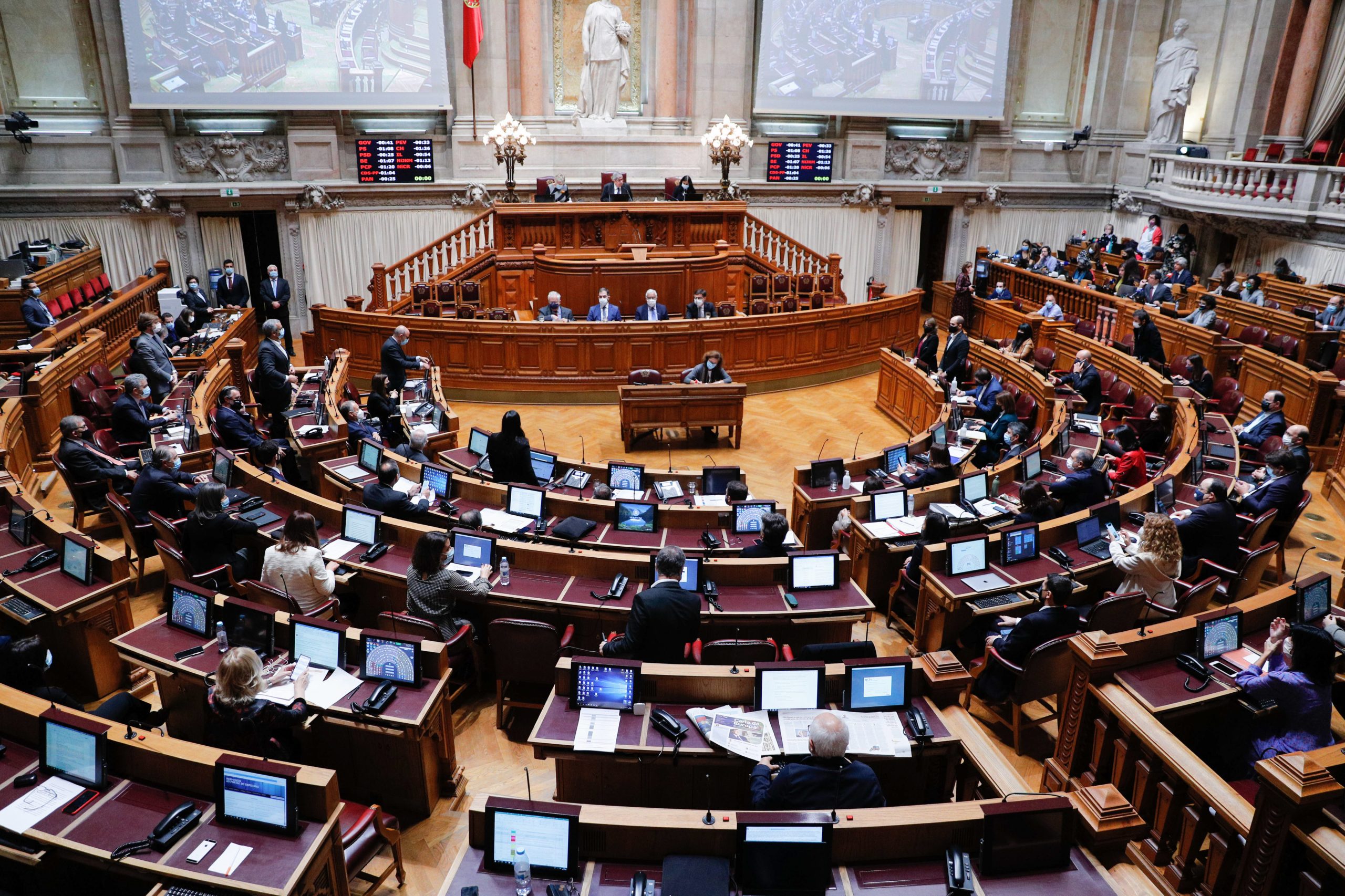 Presidência da UE: Parlamentos nacionais têm hoje “diálogo regular” com instituições