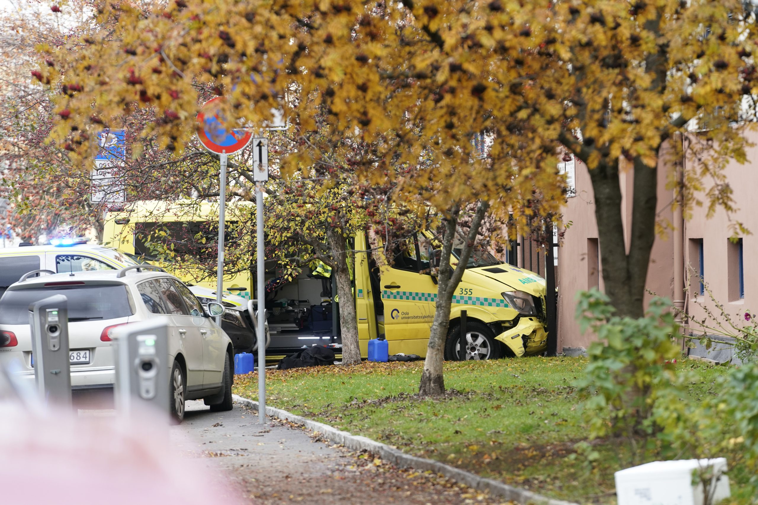 Noruega: Homem armado rouba ambulância e atropela cinco pessoas. Suspeito já foi detido