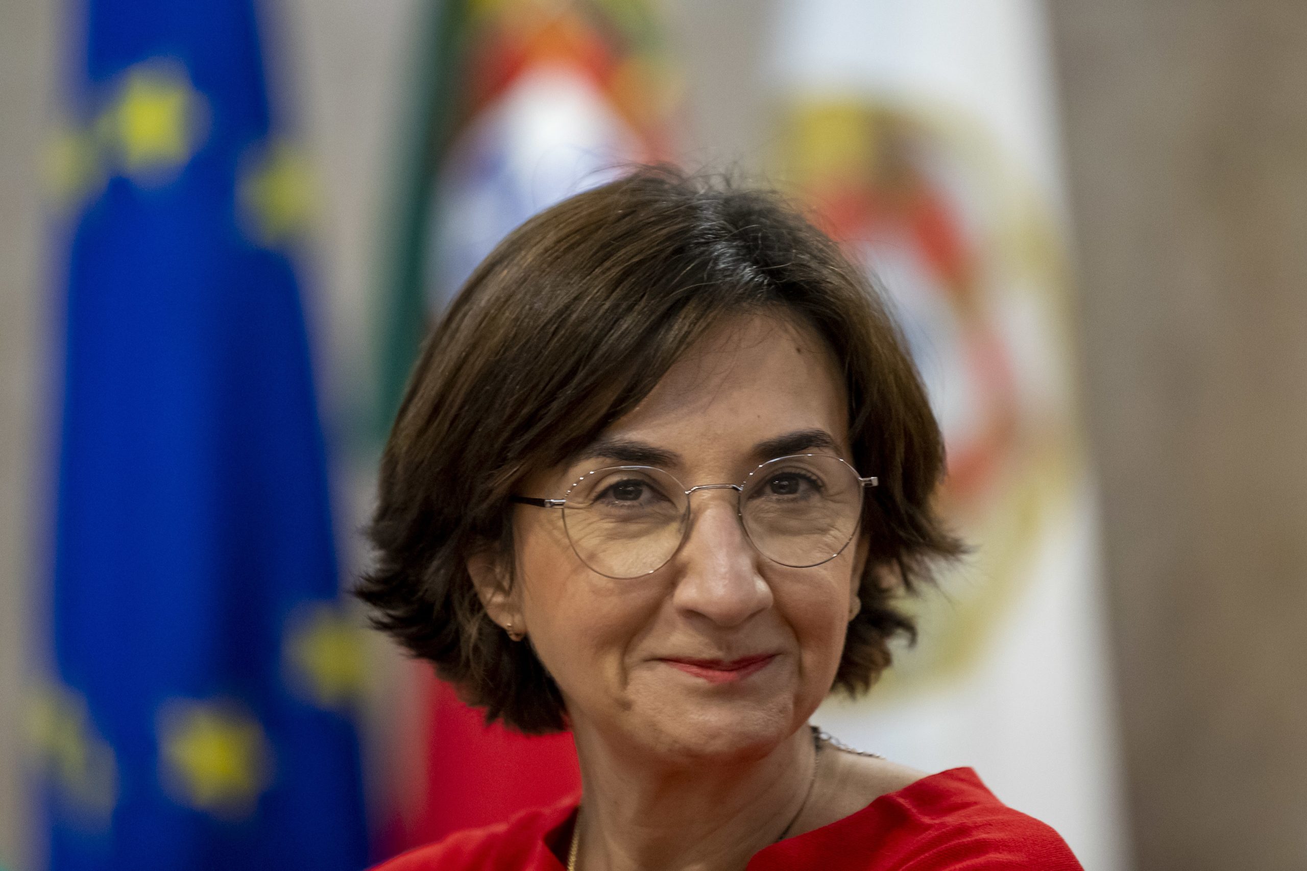 Ministra rejeita impedimentos na nomeação de subdiretora-geral de Veterinária que é arguida