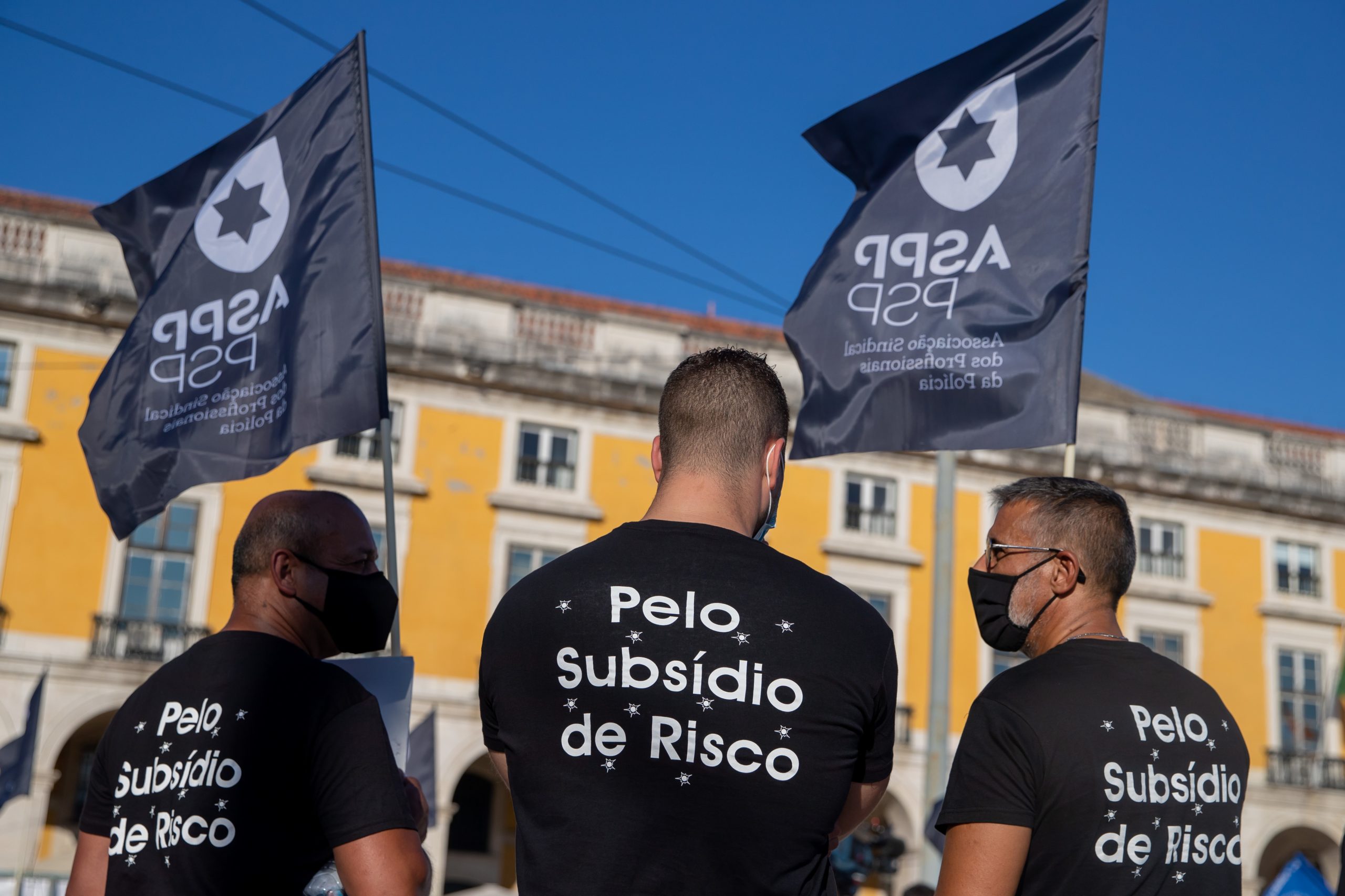 Polícias voltam aos protestos por causa do subsídio de risco